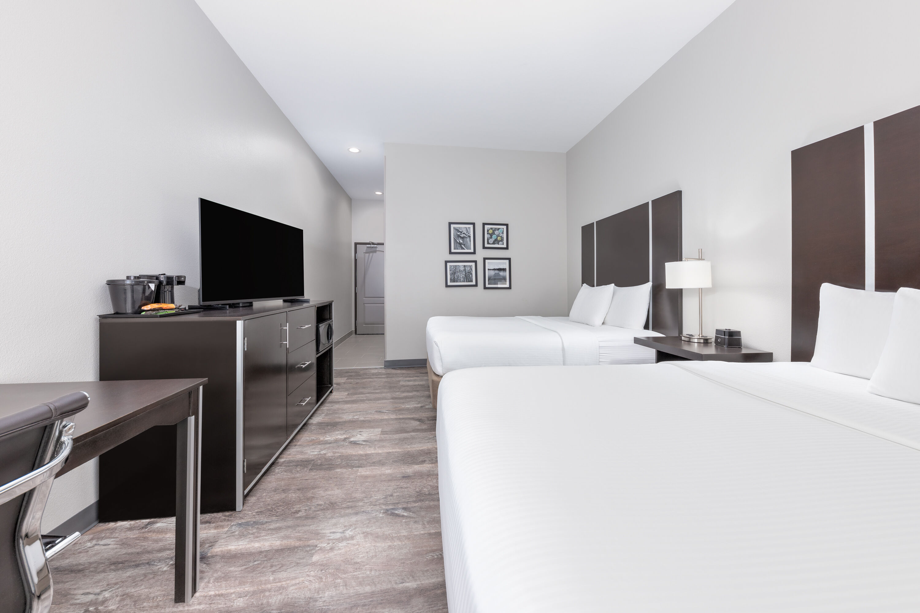 Guest room at the La Quinta Inn & Suites by Wyndham Tyler - University Area in Tyler, Texas