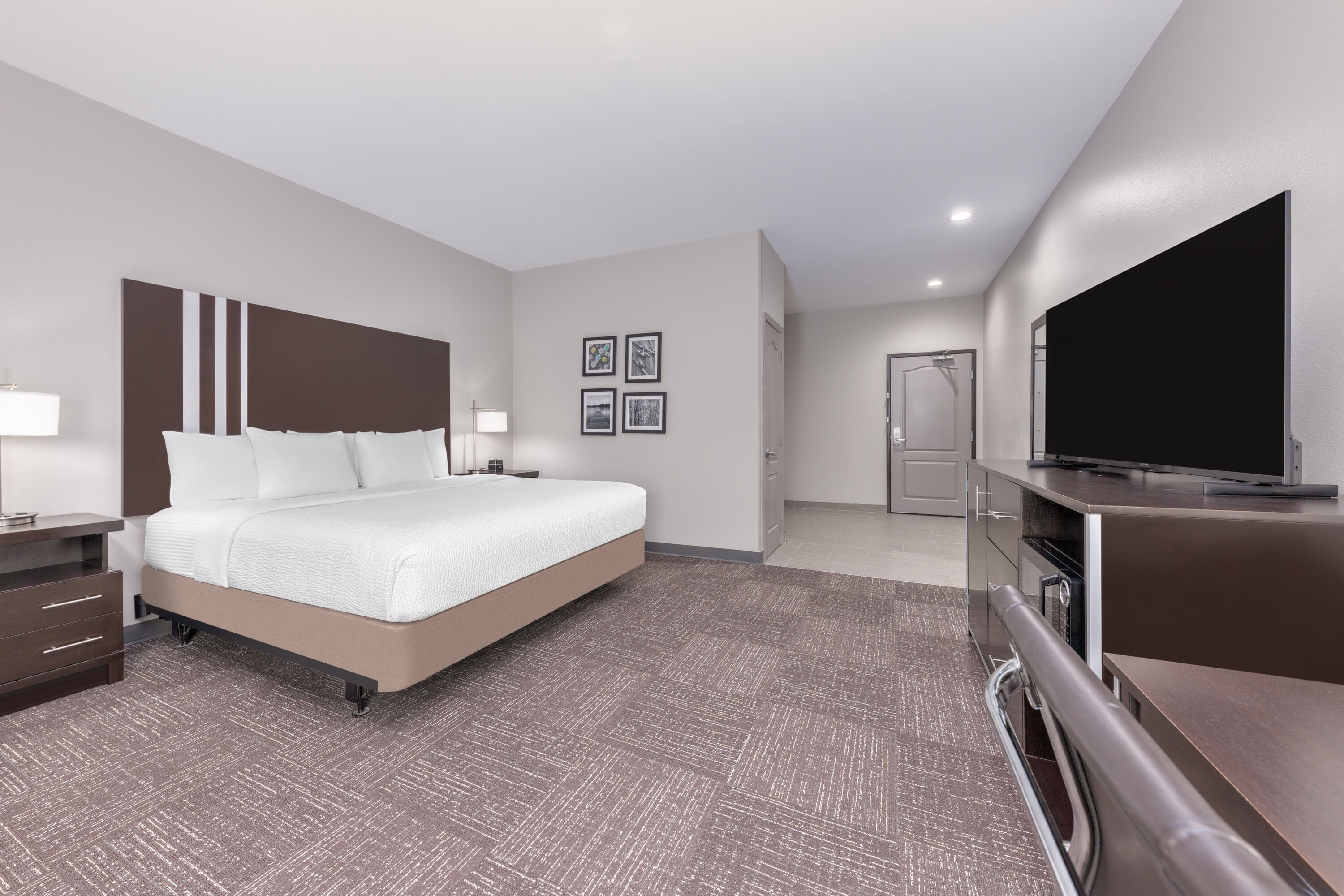 Guest room at the La Quinta Inn & Suites by Wyndham Tyler - University Area in Tyler, Texas