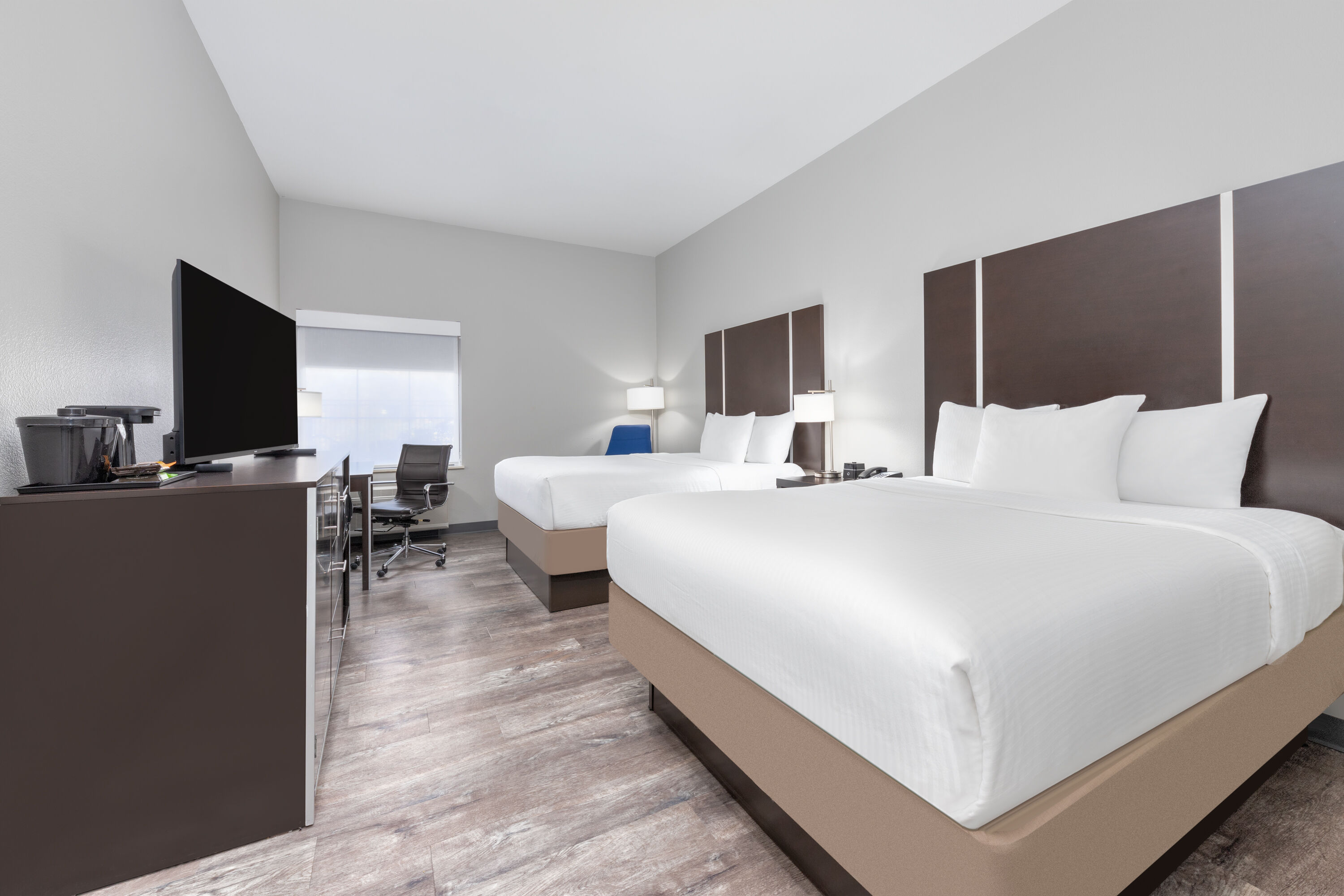 Guest room at the La Quinta Inn & Suites by Wyndham Tyler - University Area in Tyler, Texas