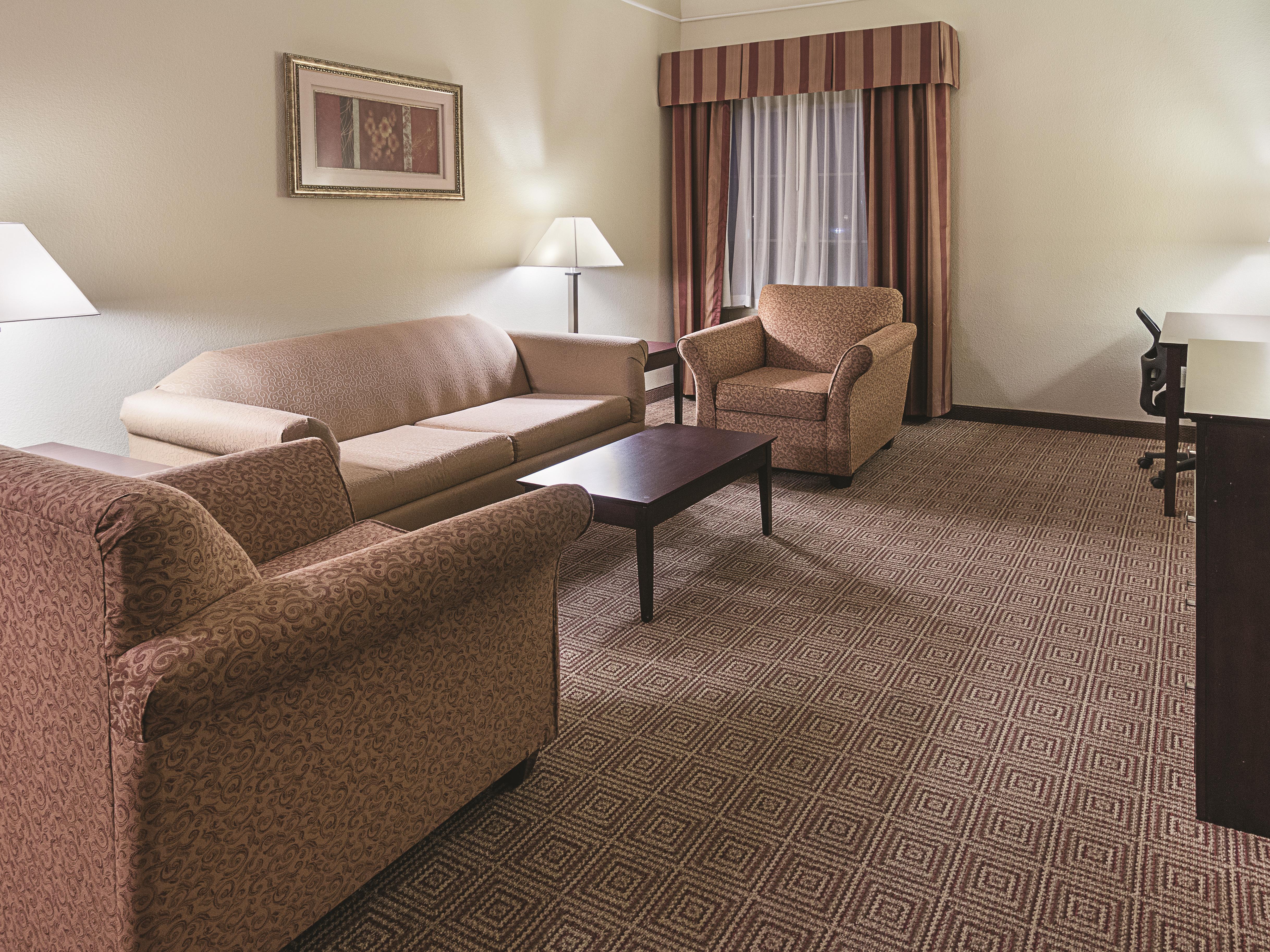La Quinta Inn & Suites by Wyndham Waxahachie suite in Waxahachie, Texas