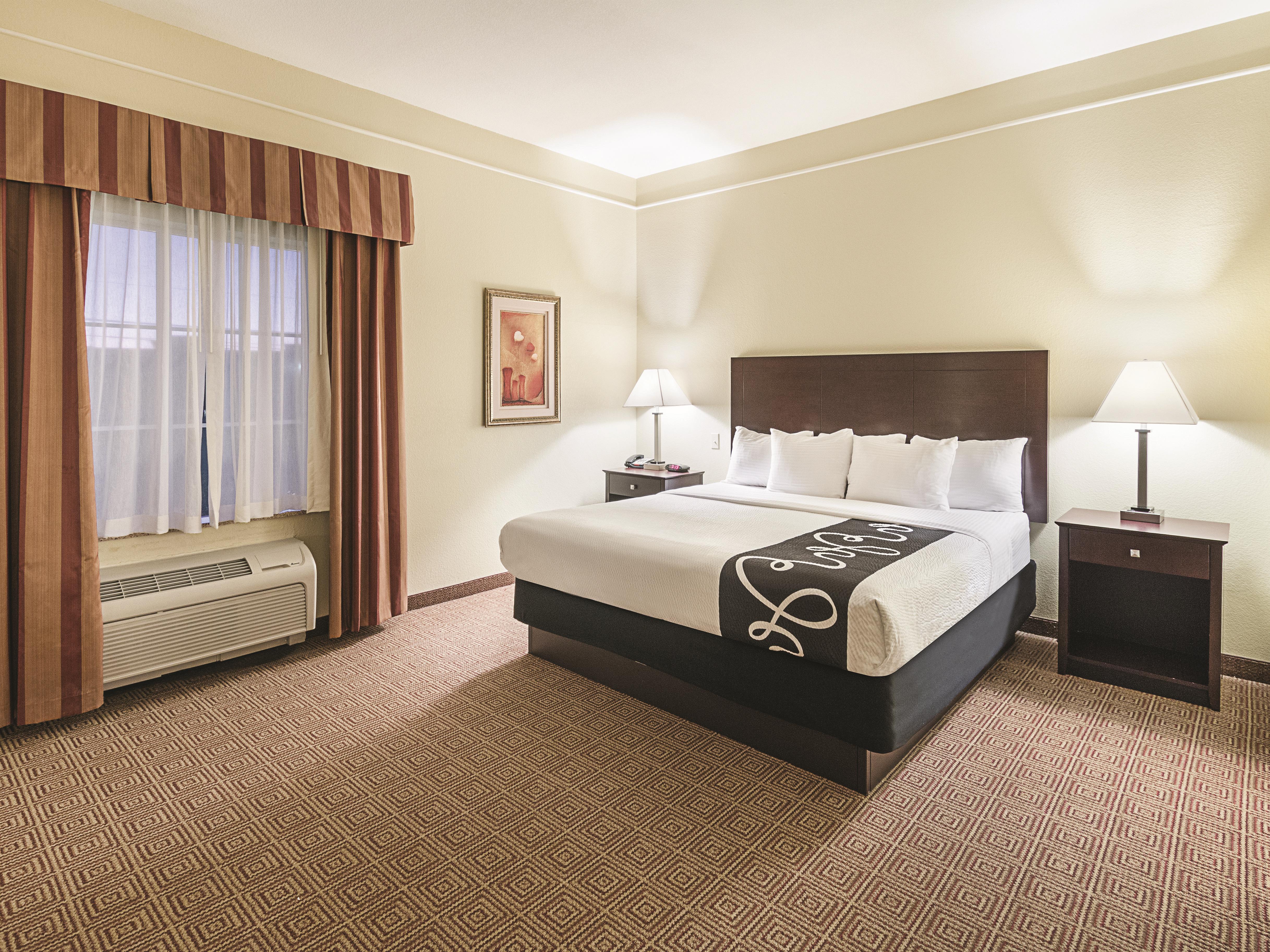 La Quinta Inn & Suites by Wyndham Waxahachie suite in Waxahachie, Texas