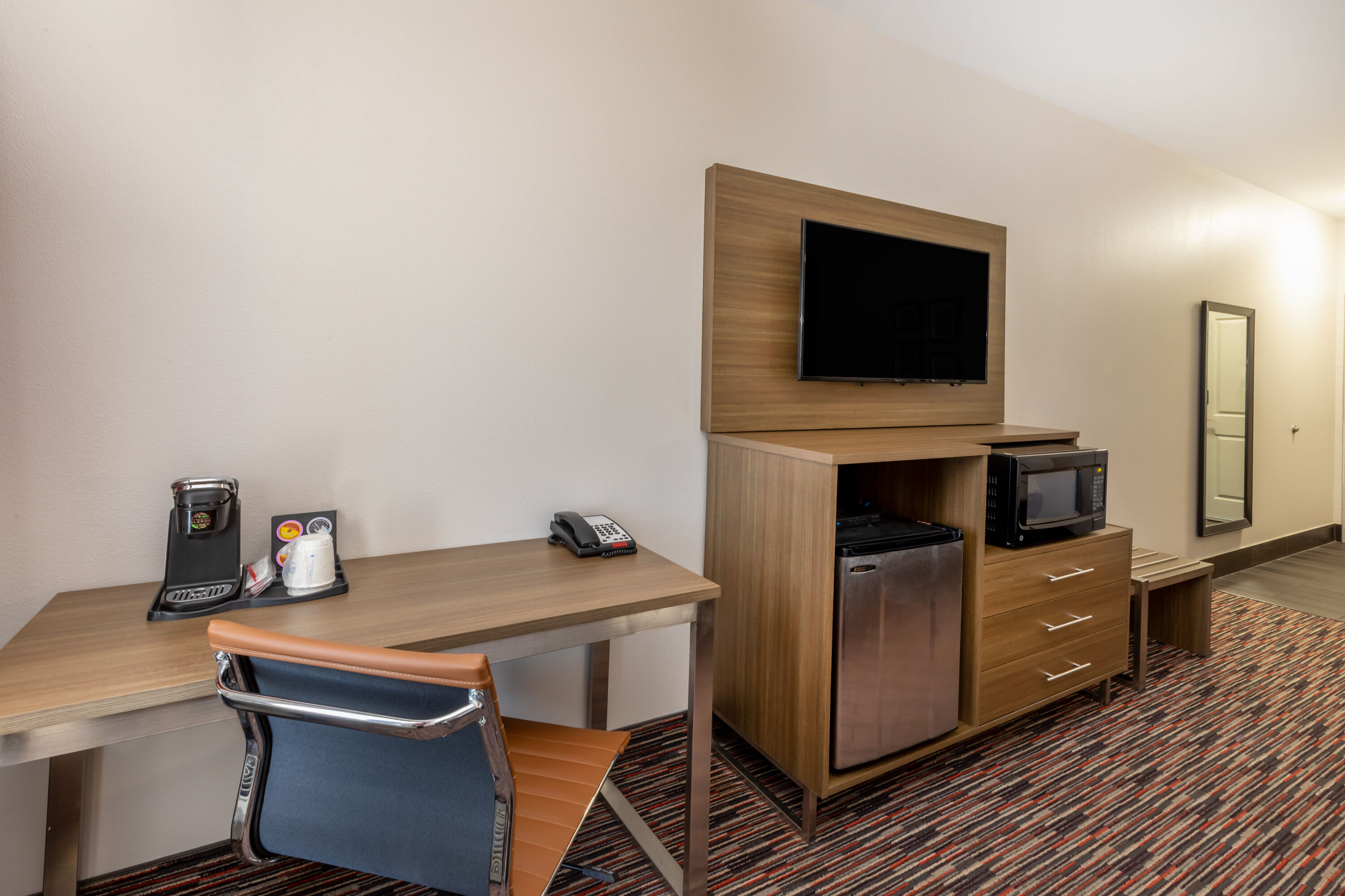 Guest room at the La Quinta Inn & Suites by Wyndham Wichita Falls - MSU Area in Wichita Falls, Texas