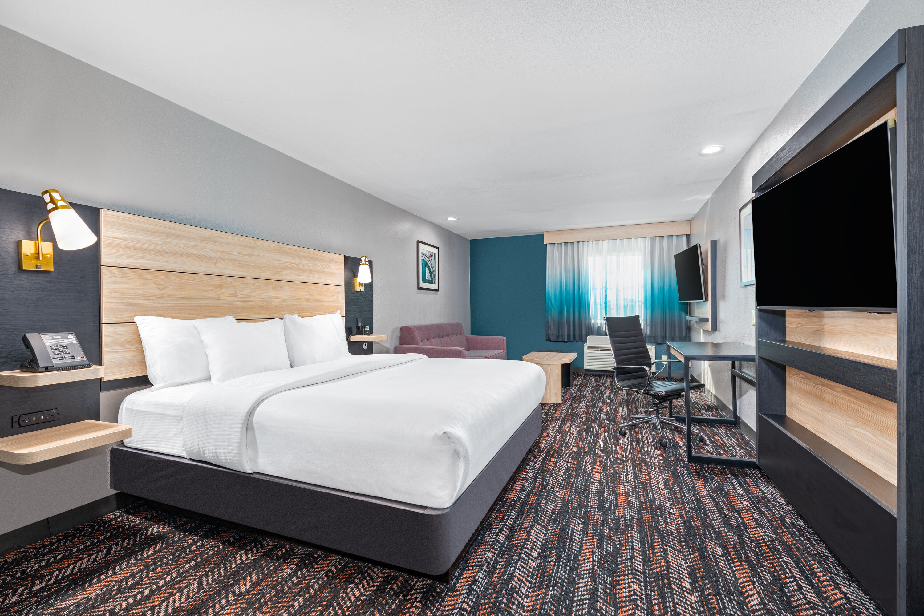 Guest room at the La Quinta Inn & Suites by Wyndham Woodway - Waco South in Woodway, Texas