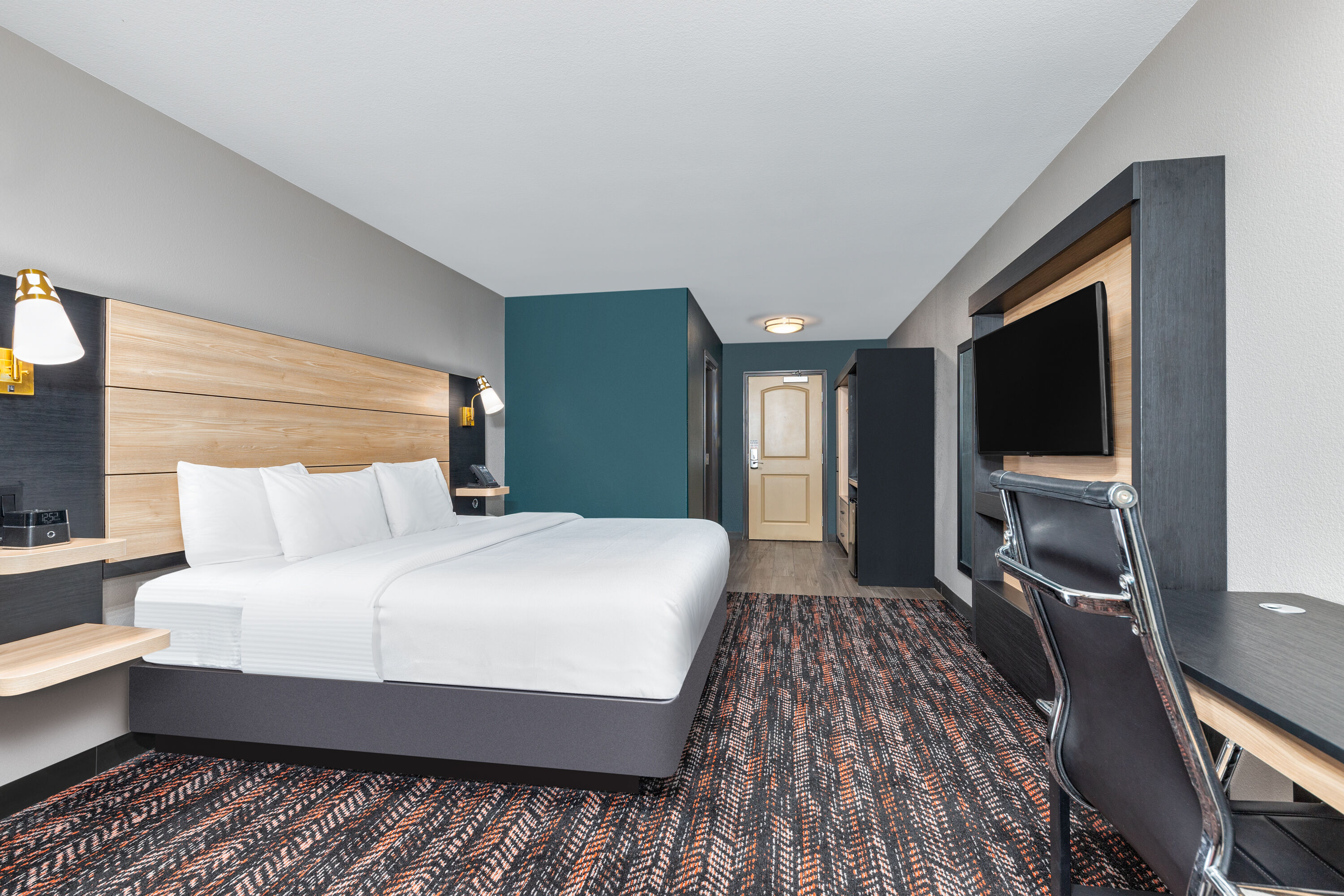 Guest room at the La Quinta Inn & Suites by Wyndham Woodway - Waco South in Woodway, Texas