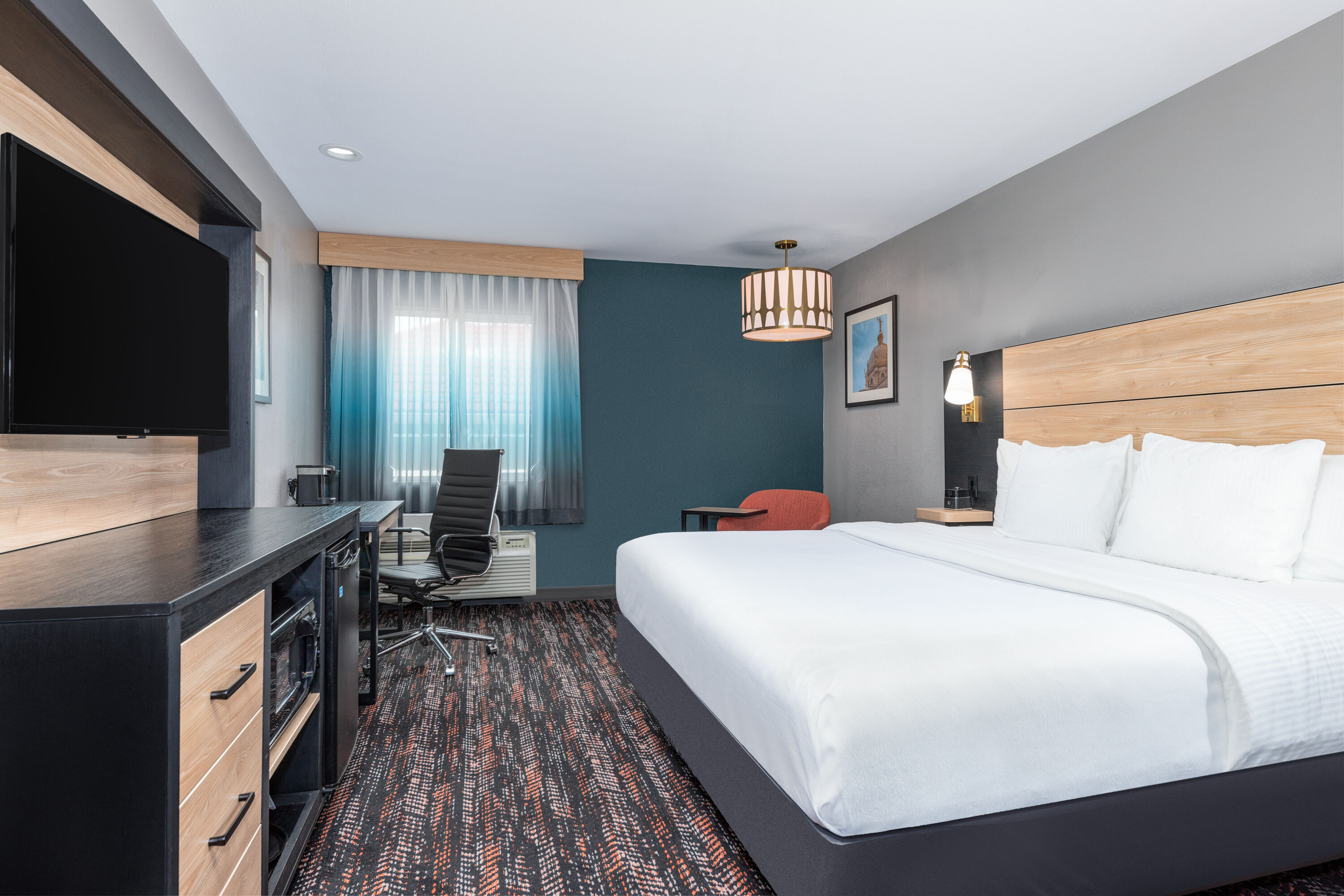 Guest room at the La Quinta Inn & Suites by Wyndham Woodway - Waco South in Woodway, Texas