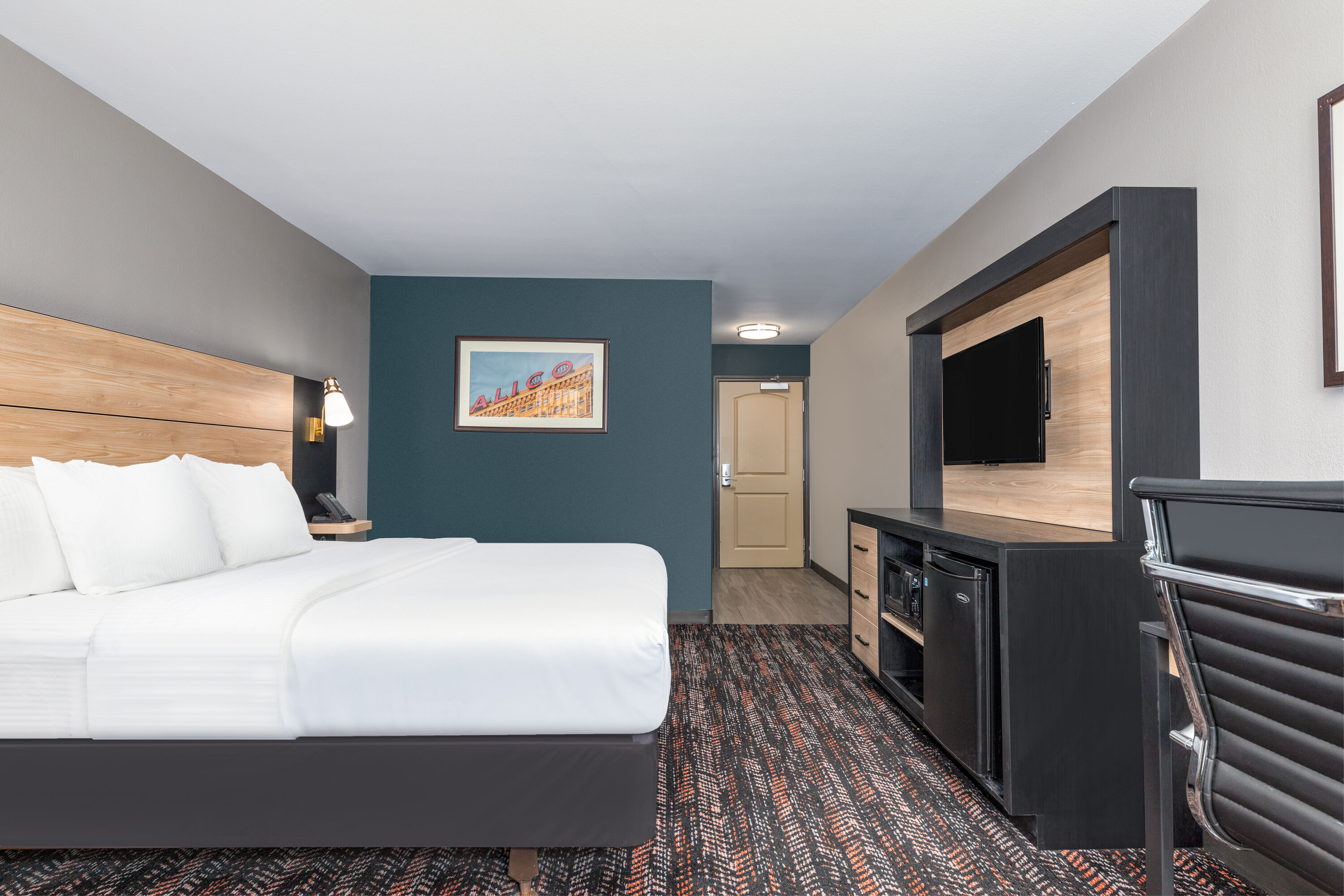 Guest room at the La Quinta Inn & Suites by Wyndham Woodway - Waco South in Woodway, Texas