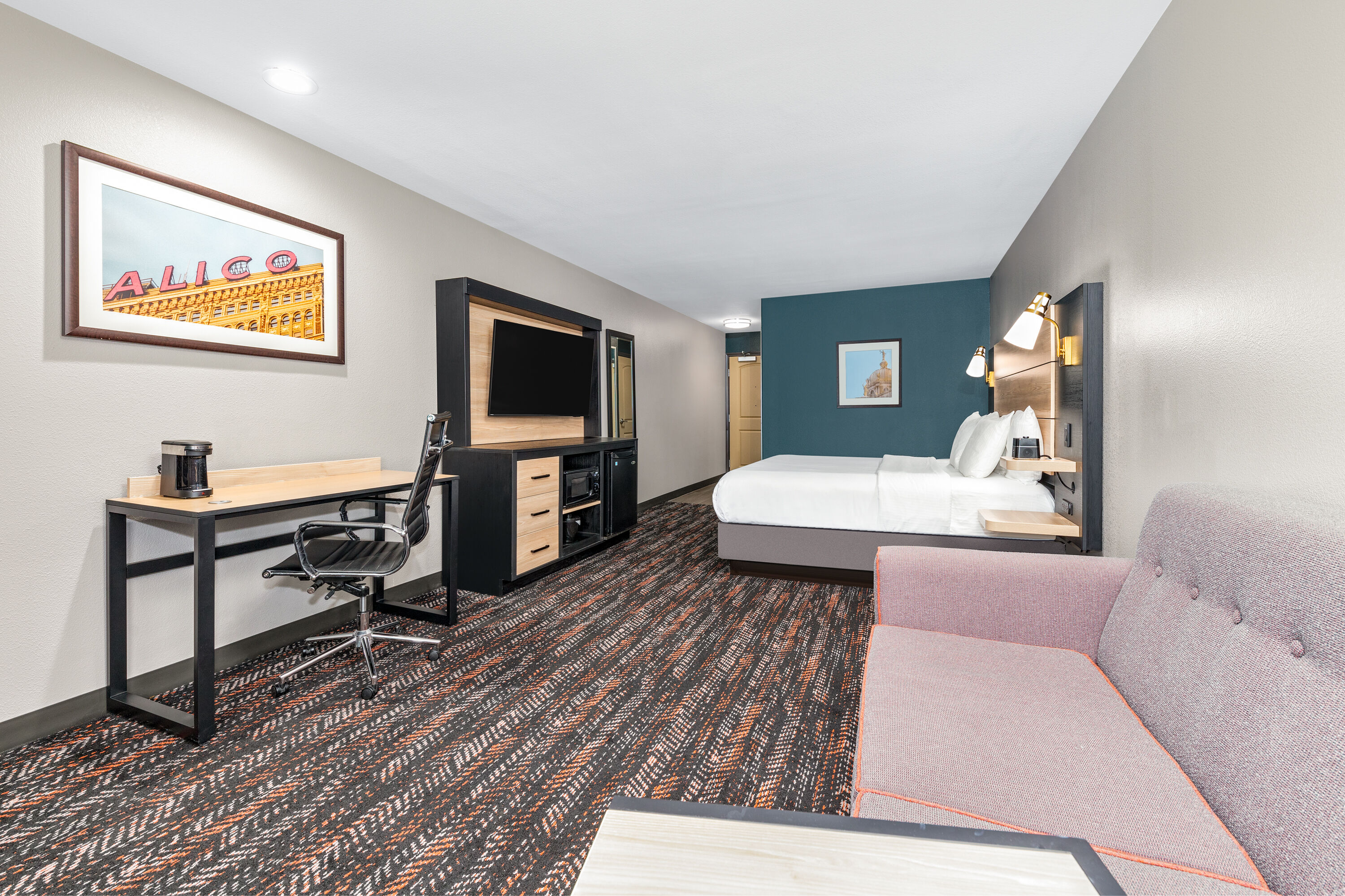 Guest room at the La Quinta Inn & Suites by Wyndham Woodway - Waco South in Woodway, Texas
