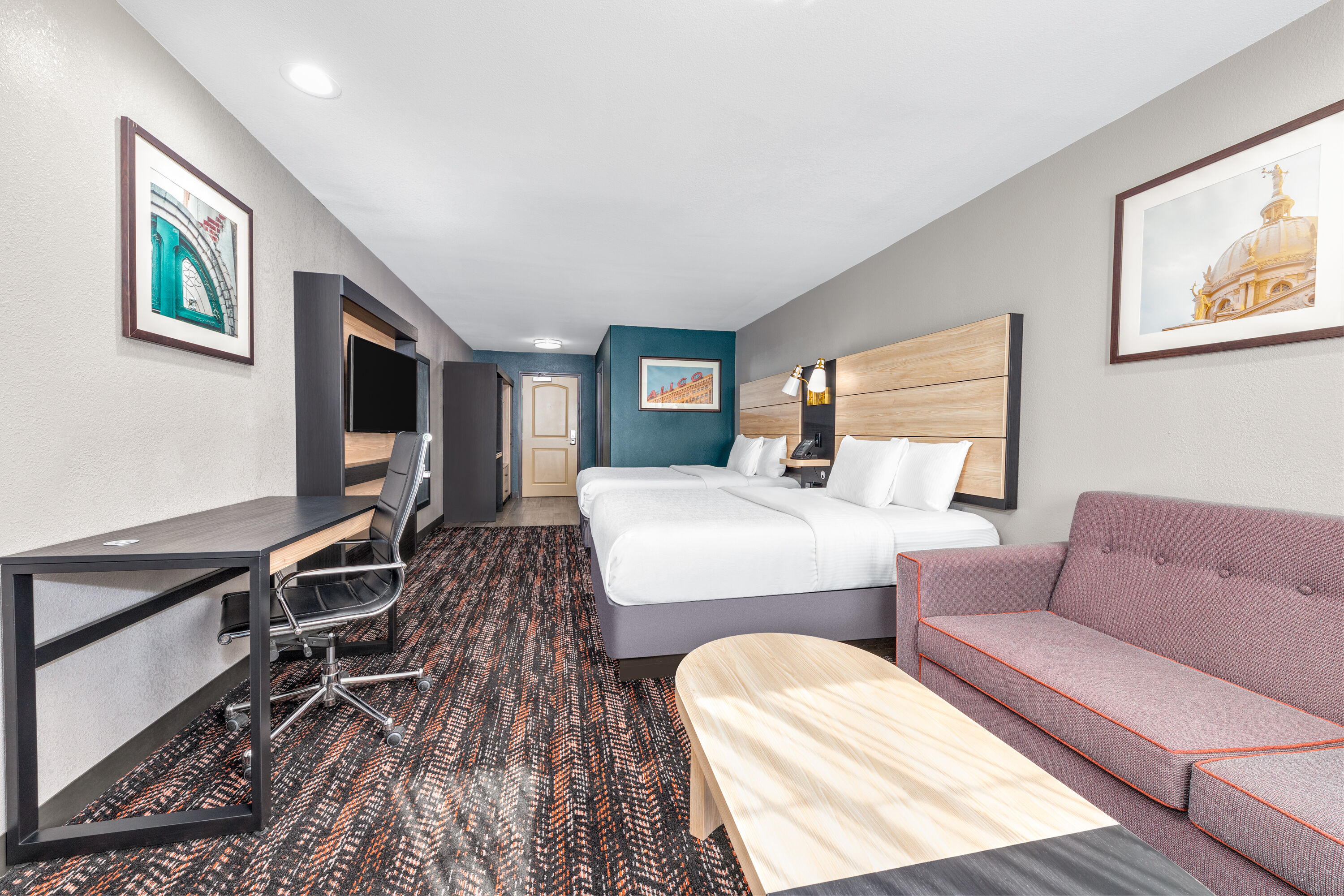 Guest room at the La Quinta Inn & Suites by Wyndham Woodway - Waco South in Woodway, Texas