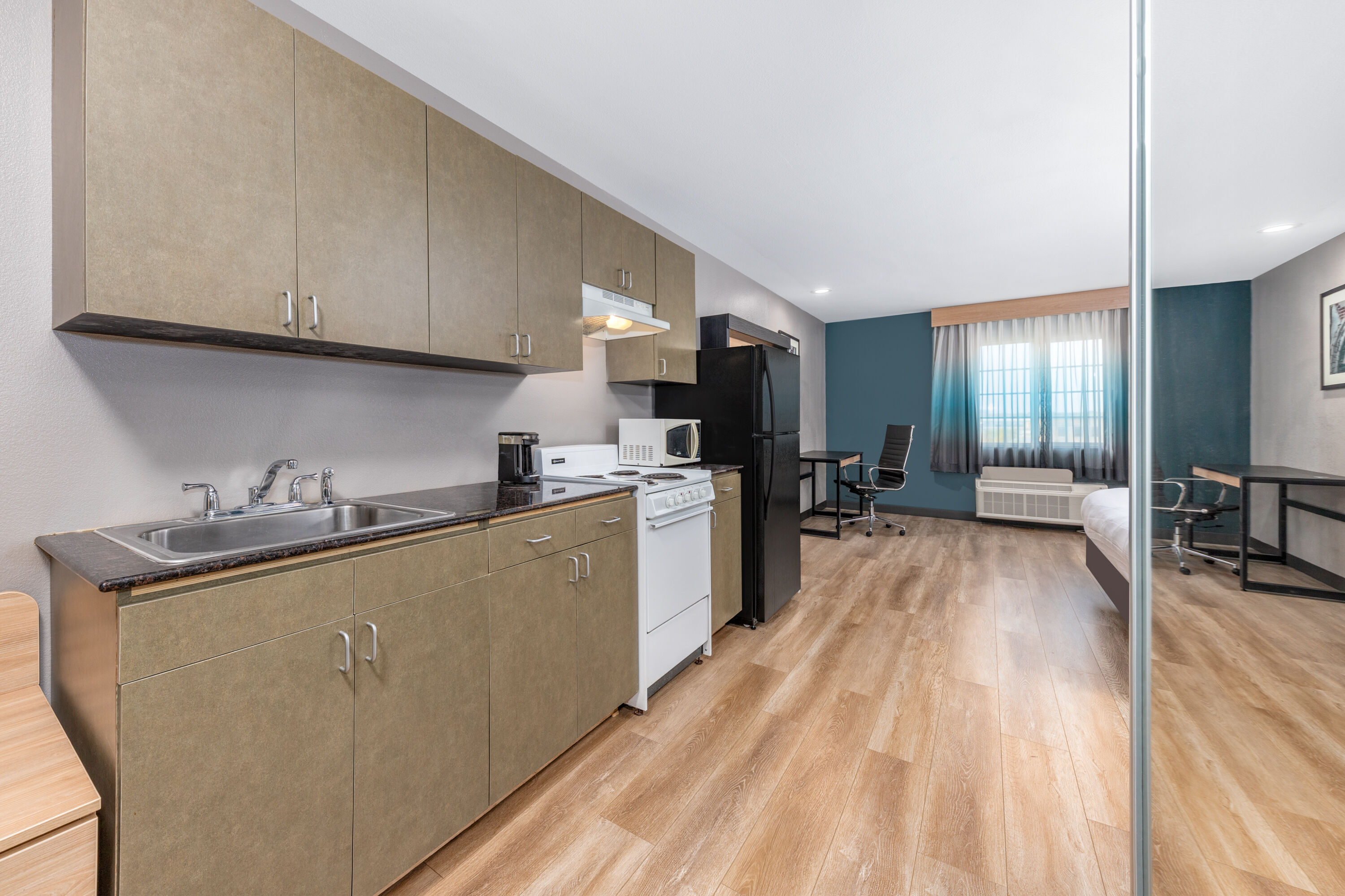 La Quinta Inn & Suites by Wyndham Woodway - Waco South suite in Woodway, Texas