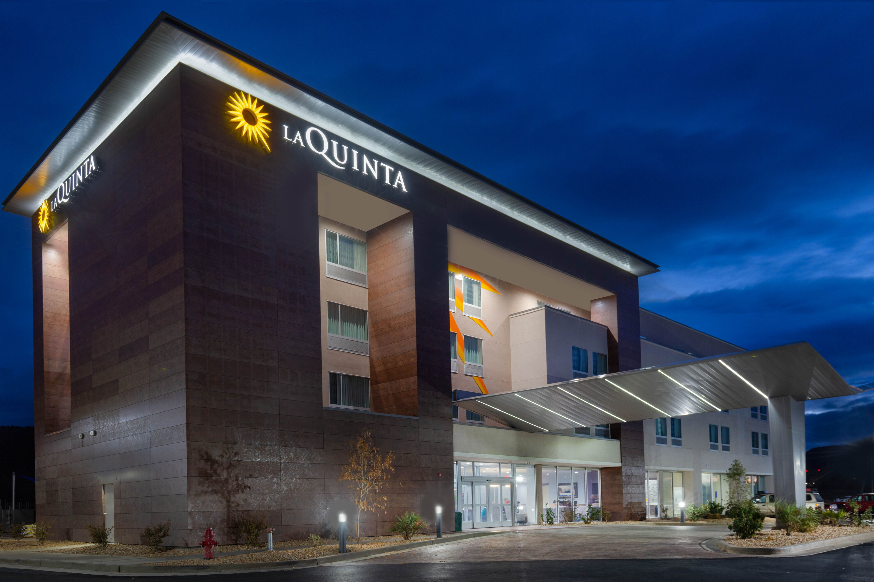 Exterior of La Quinta Inn & Suites by Wyndham Kanab hotel in Kanab, Utah