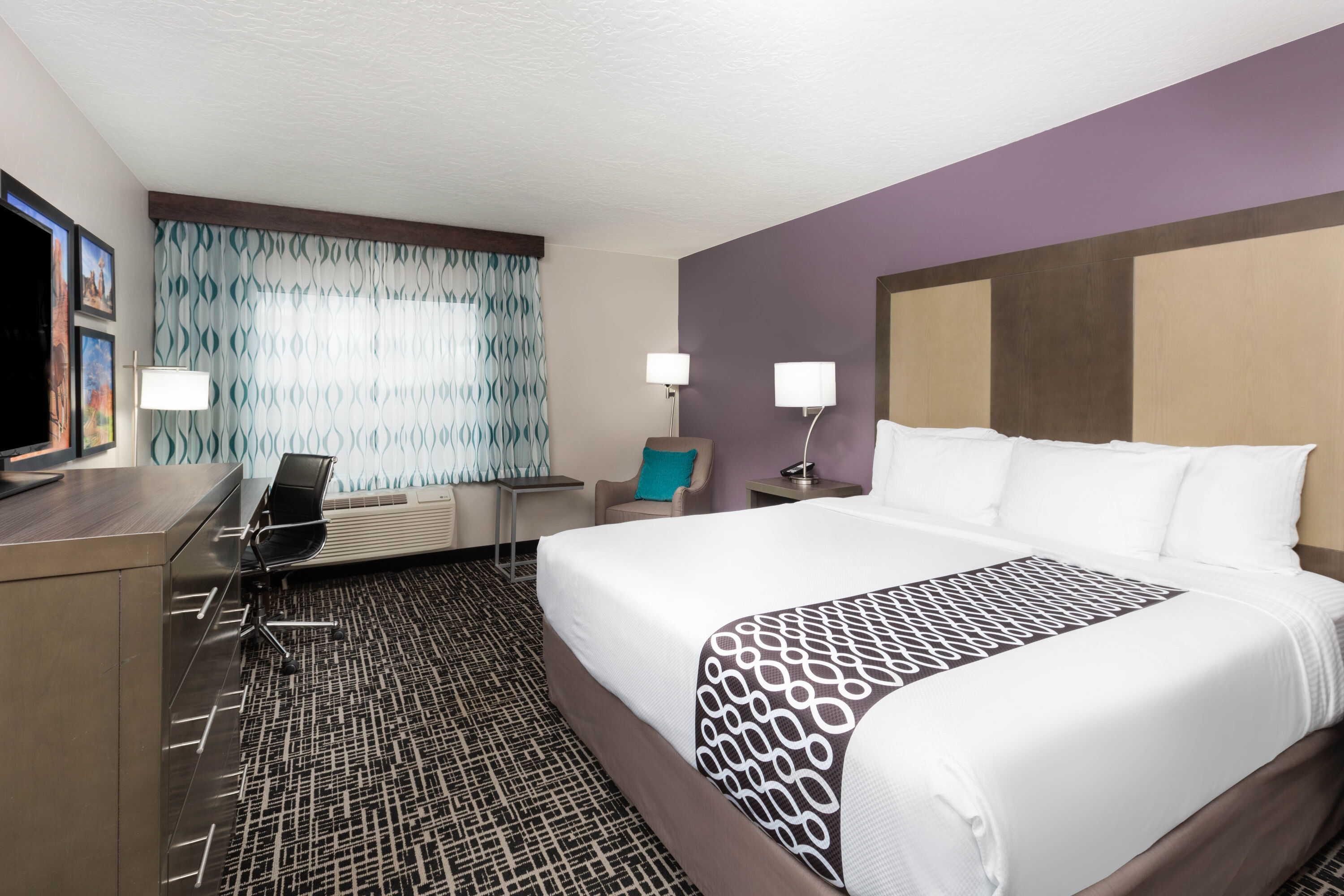 Guest room at the La Quinta Inn & Suites by Wyndham Kanab in Kanab, Utah