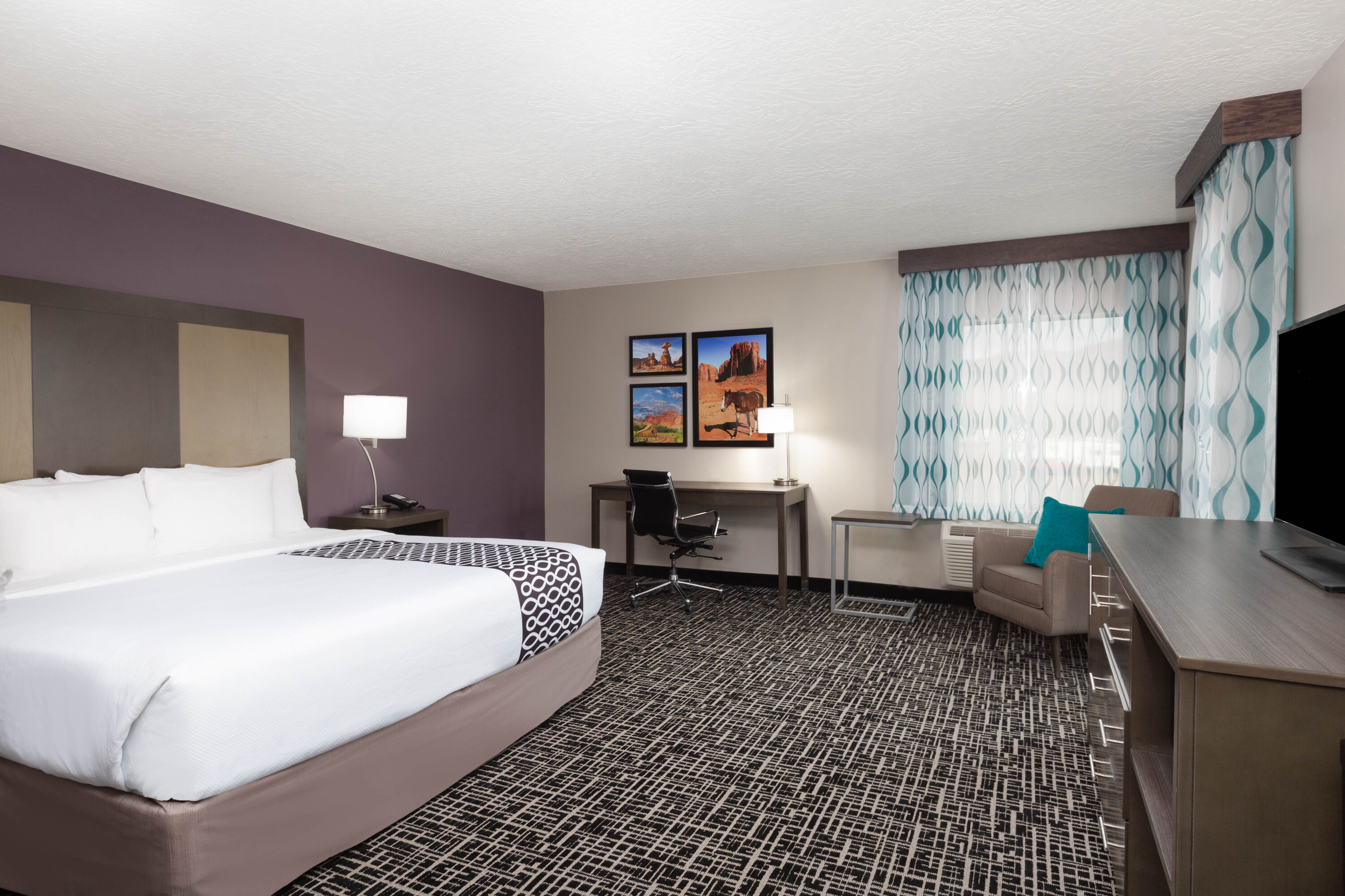 Guest room at the La Quinta Inn & Suites by Wyndham Kanab in Kanab, Utah