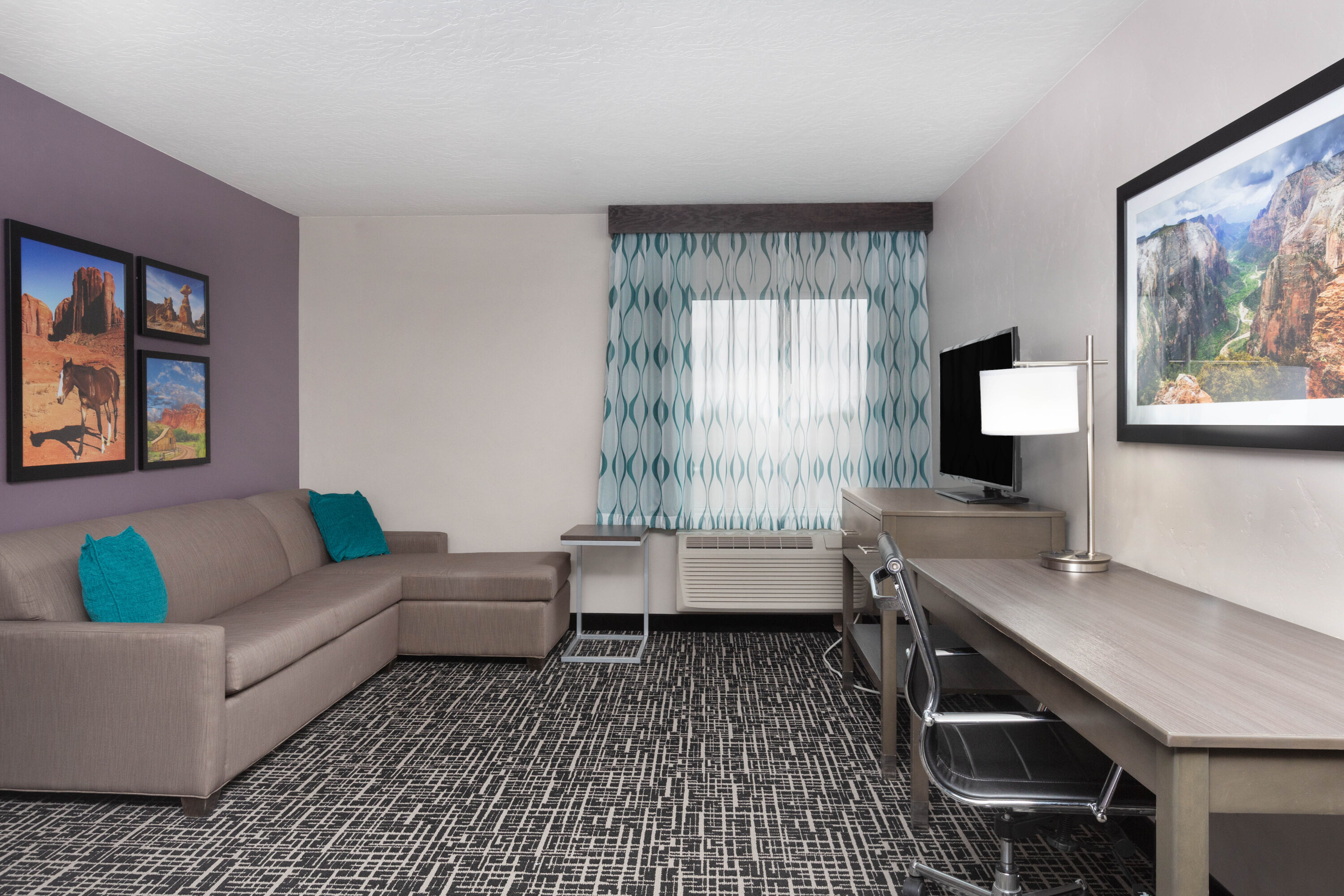 La Quinta Inn & Suites by Wyndham Kanab suite in Kanab, Utah