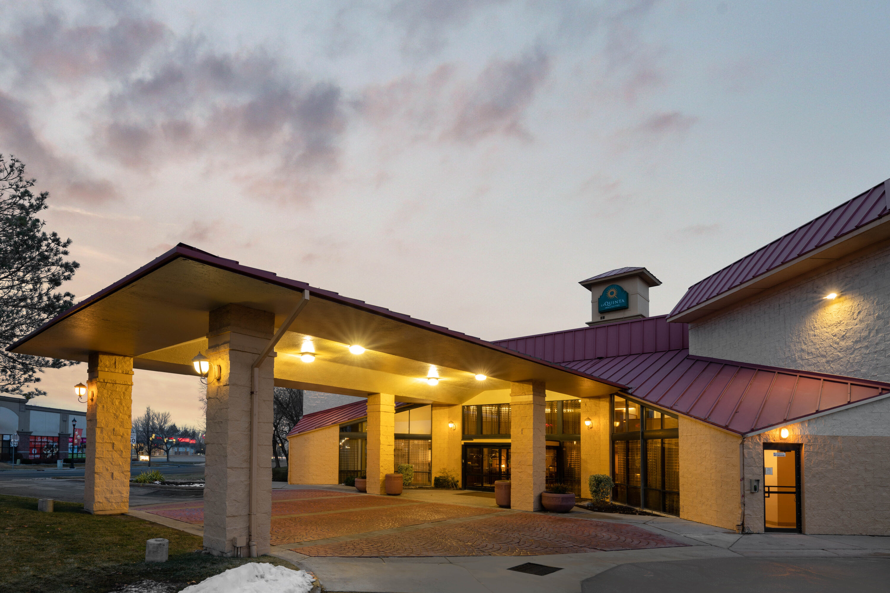 Exterior Dusk Image of La Quinta Inn & Suites by Wyndham Salt Lake City - Layton hotel in Layton, Utah