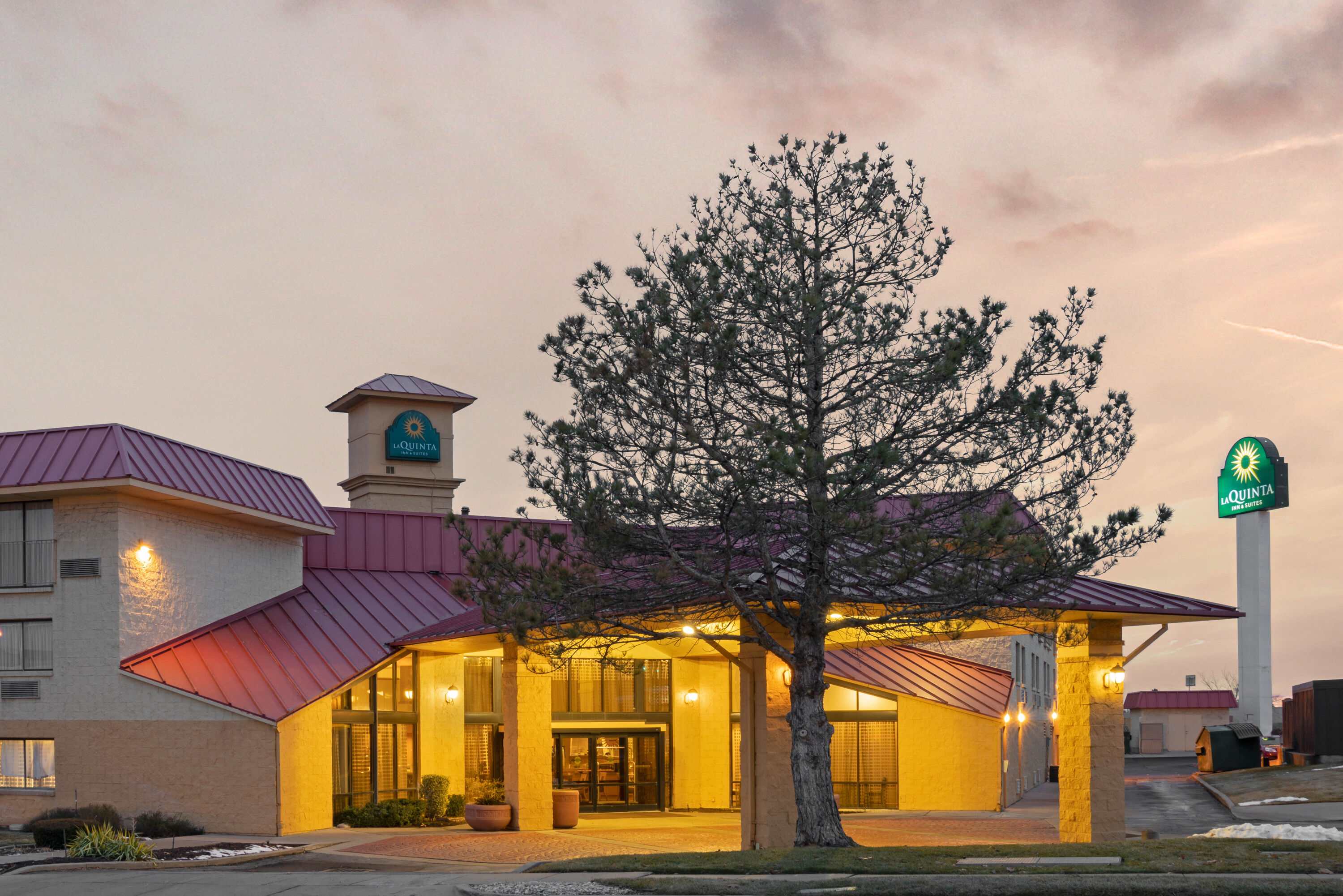 Exterior Dusk Image of La Quinta Inn & Suites by Wyndham Salt Lake City - Layton hotel in Layton, Utah