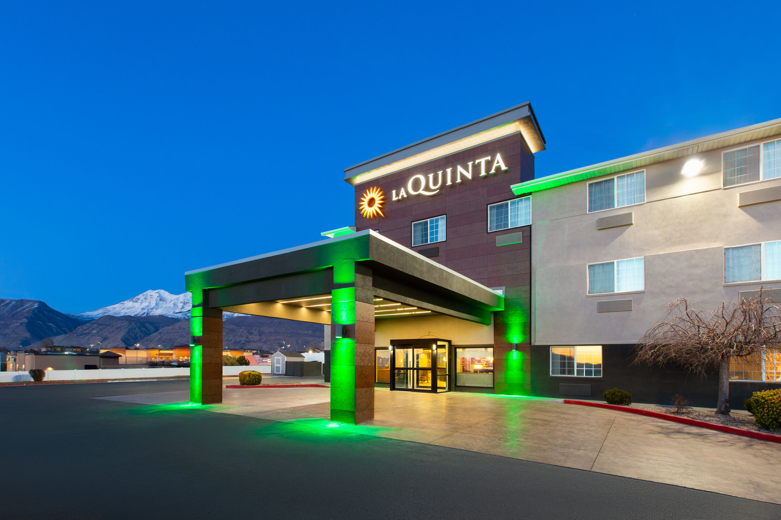 Exterior Dusk Image of La Quinta Inn & Suites by Wyndham North Orem hotel in Orem, Utah