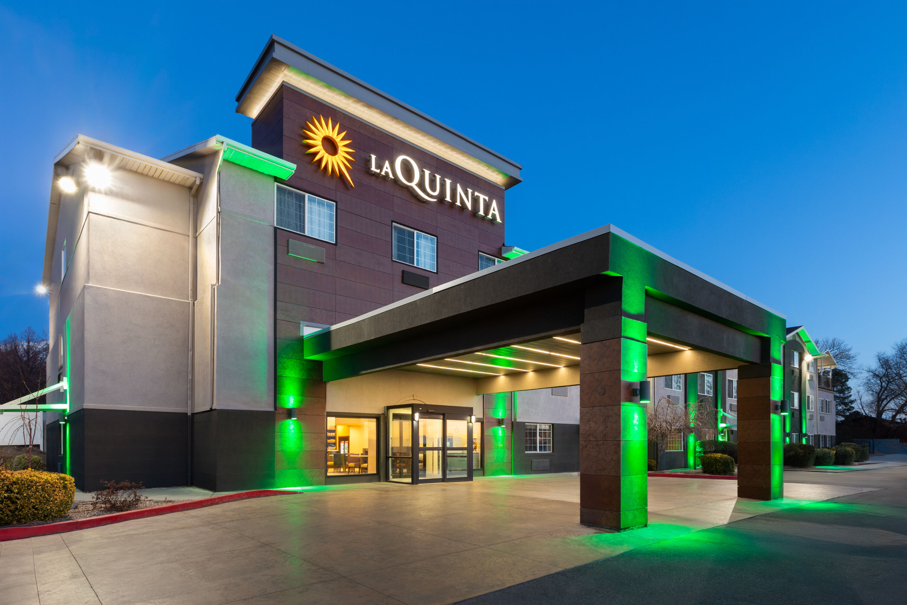 Exterior Dusk Image of La Quinta Inn & Suites by Wyndham North Orem hotel in Orem, Utah