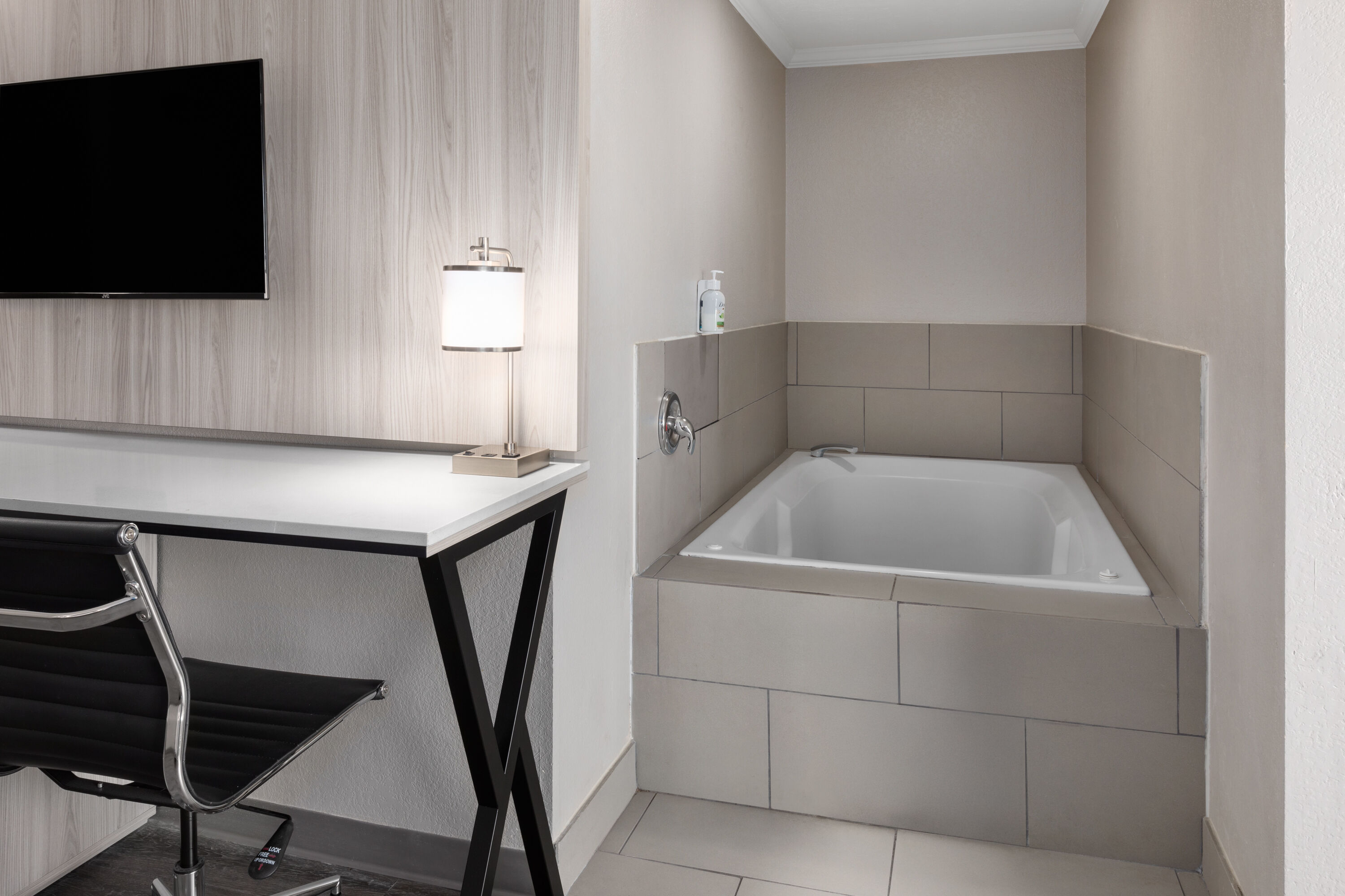 La Quinta Inn & Suites by Wyndham North Orem hot tub suite in Orem, Utah