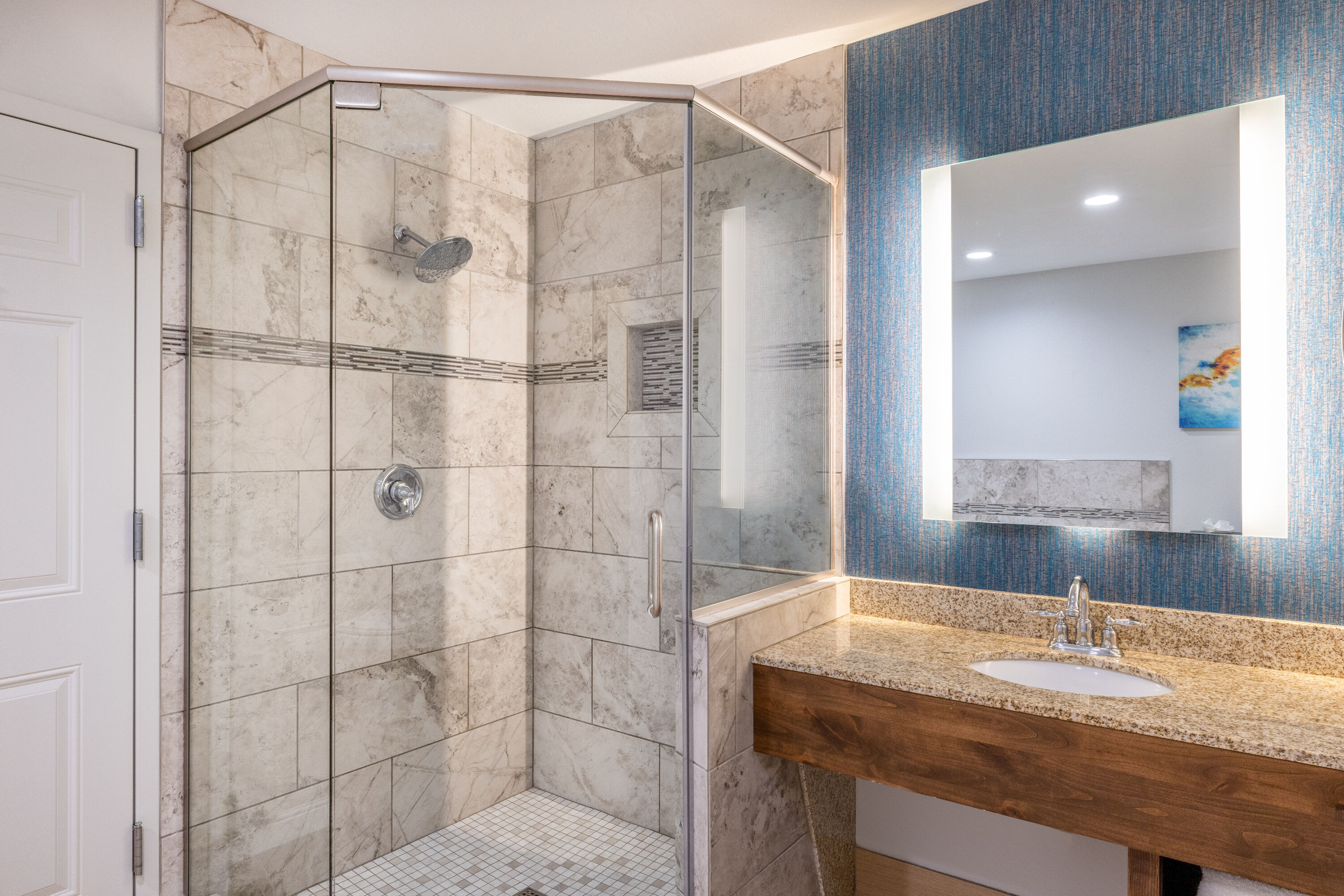 Guest room bath at the La Quinta Inn & Suites by Wyndham St. George in St. George, Utah