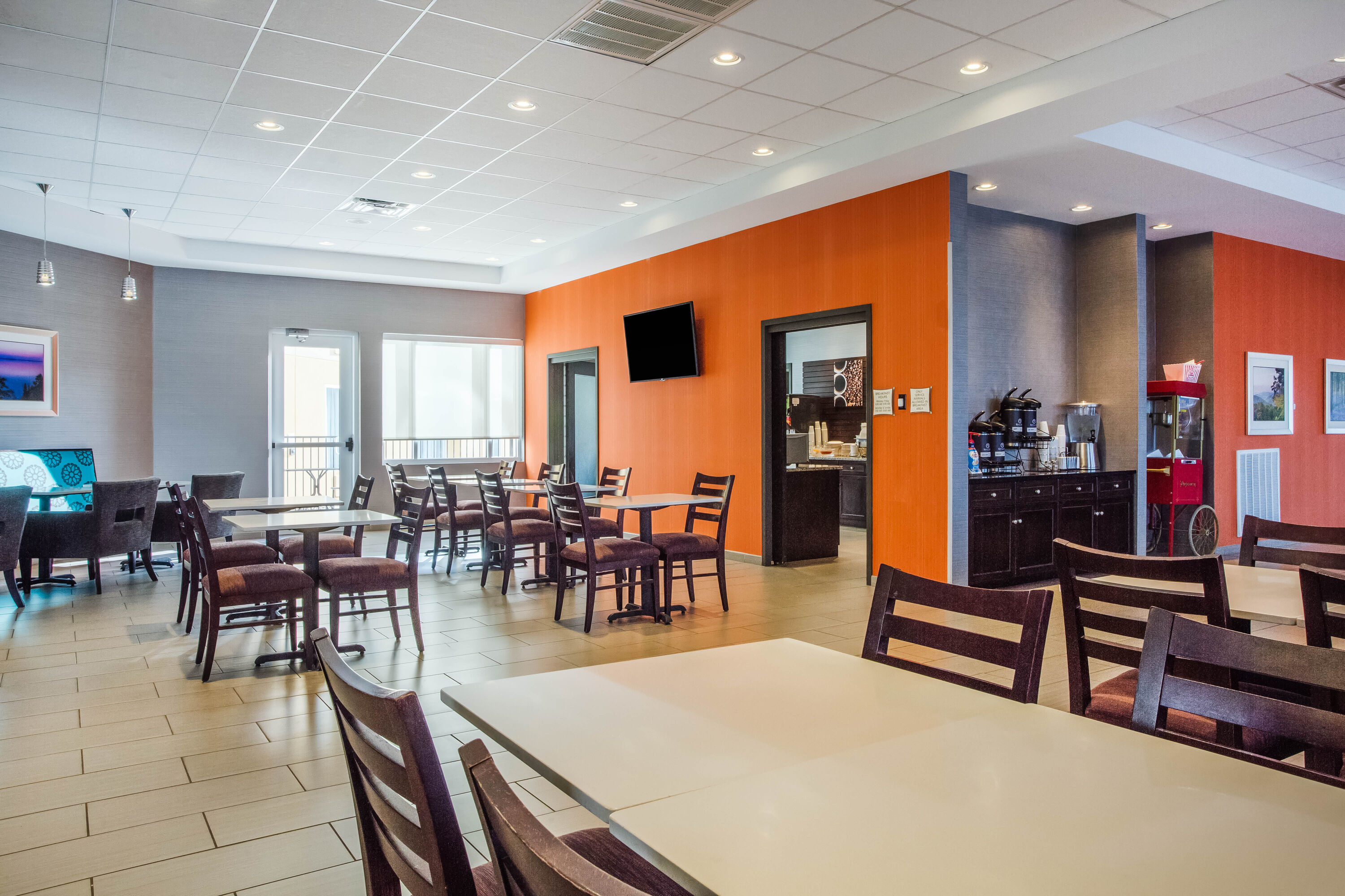 Free breakfast at La Quinta Inn & Suites by Wyndham Lynchburg at Liberty Univ. in Lynchburg, Virginia