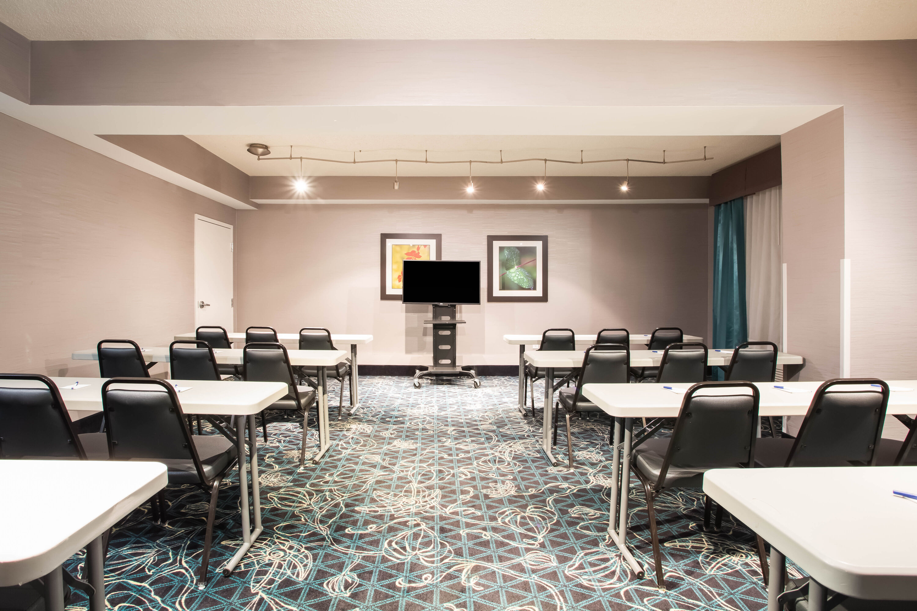Meeting room at La Quinta Inn & Suites by Wyndham Lynchburg at Liberty Univ. in Lynchburg, Virginia