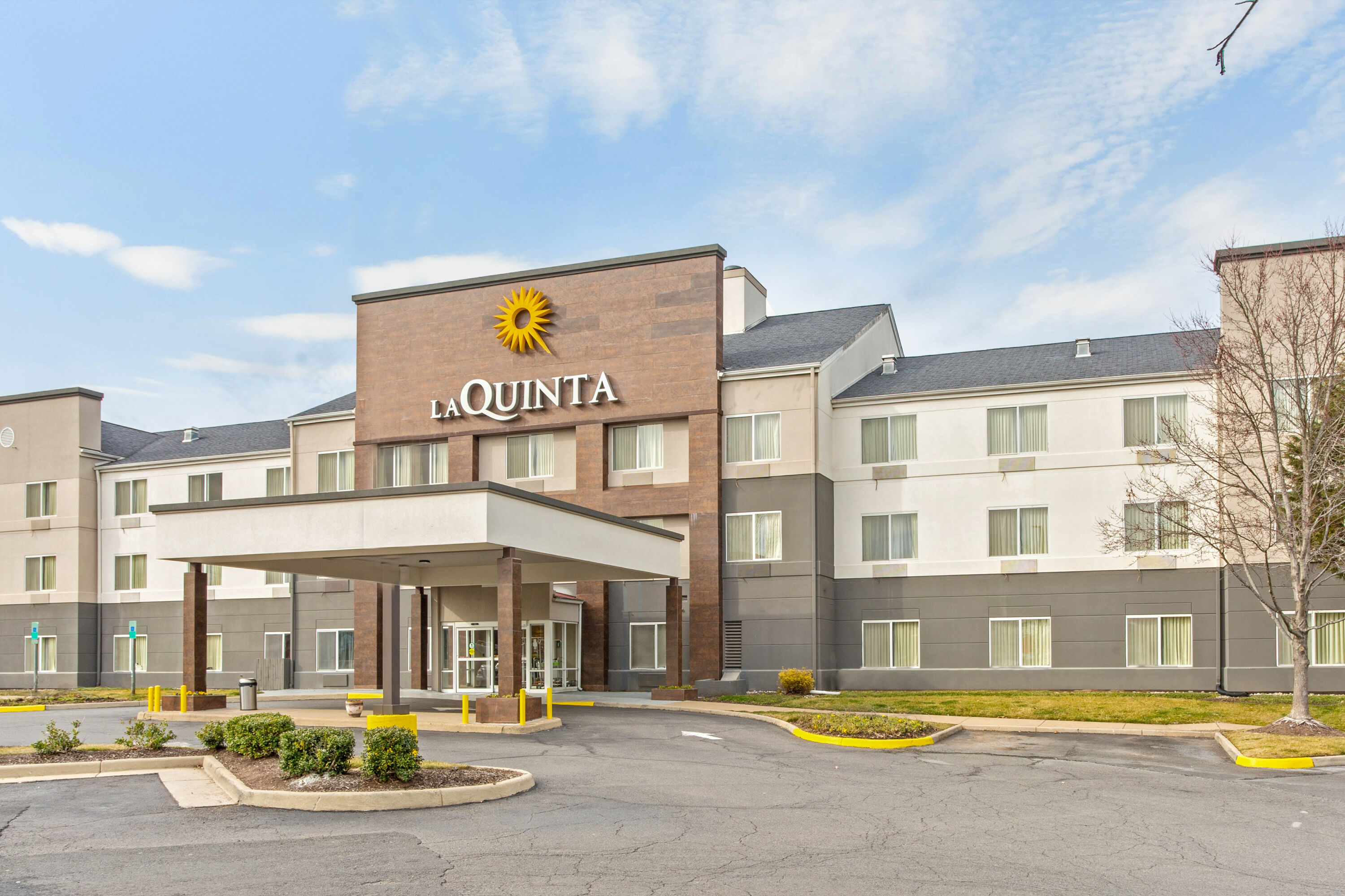 Exterior Day Image of La Quinta Inn & Suites by Wyndham Manassas Battlefield hotel in Manassas, Virginia
