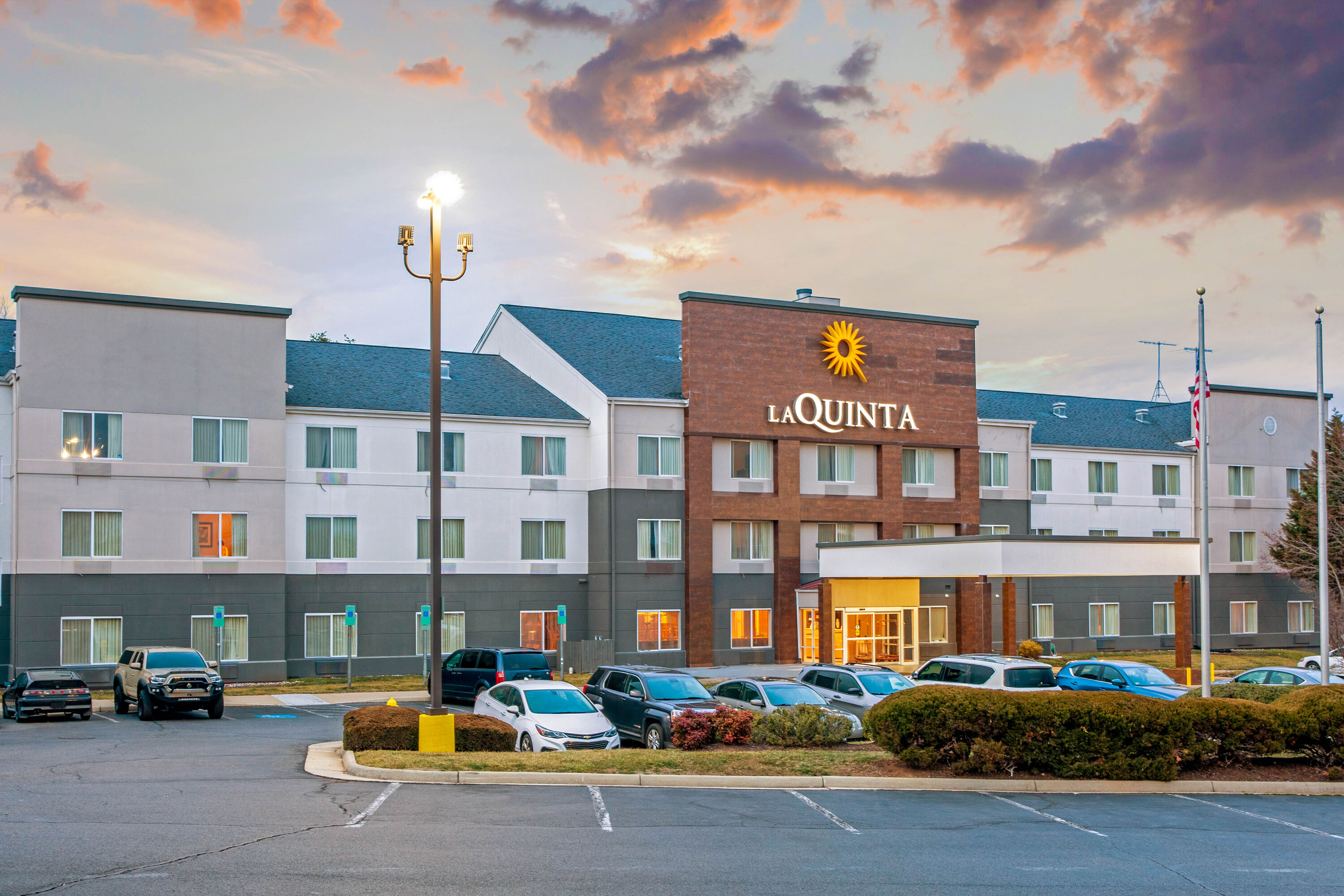 Exterior Dusk Image of La Quinta Inn & Suites by Wyndham Manassas Battlefield hotel in Manassas, Virginia