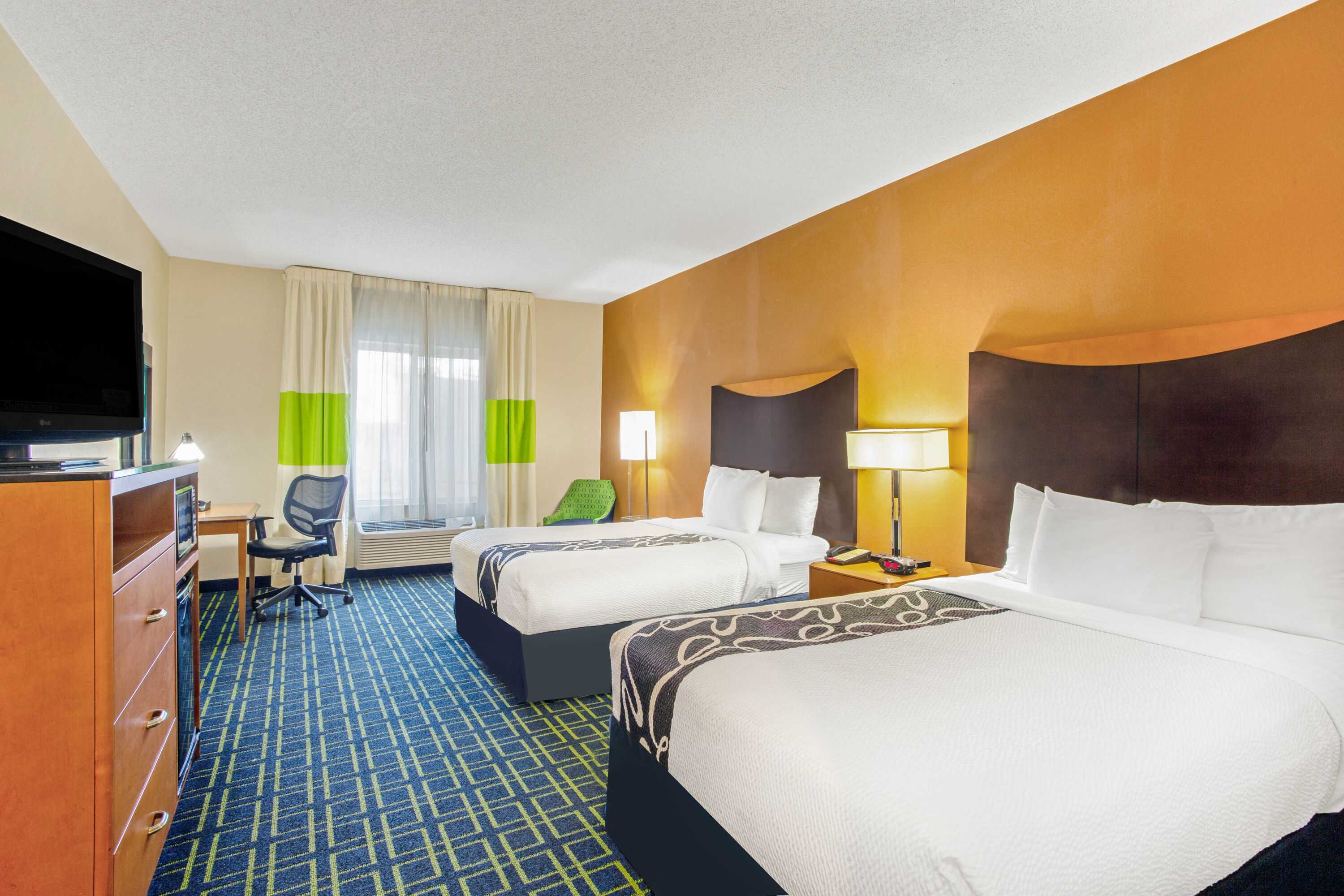 Guest room at the La Quinta Inn & Suites by Wyndham Manassas Battlefield in Manassas, Virginia