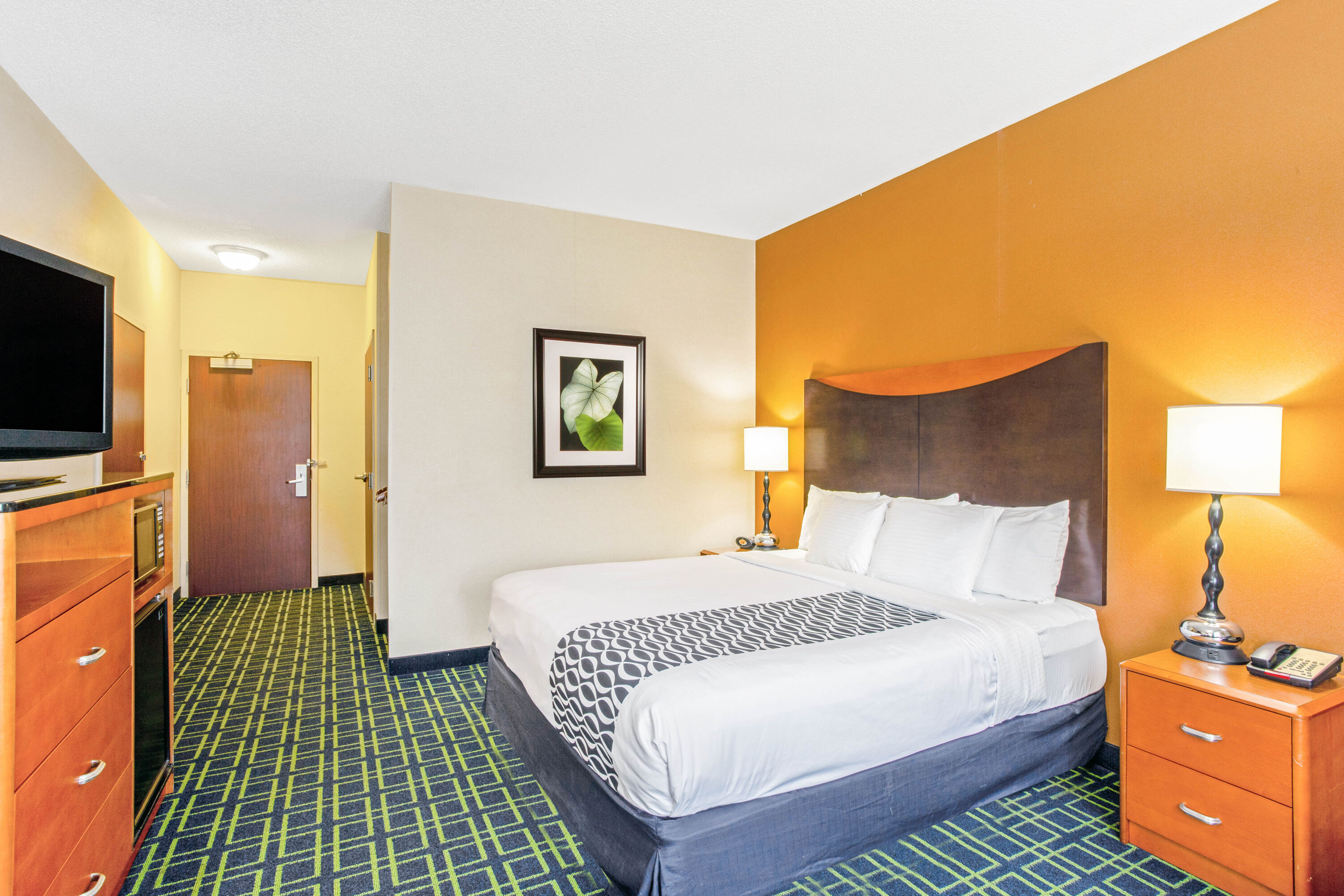 Guest room at the La Quinta Inn & Suites by Wyndham Manassas Battlefield in Manassas, Virginia