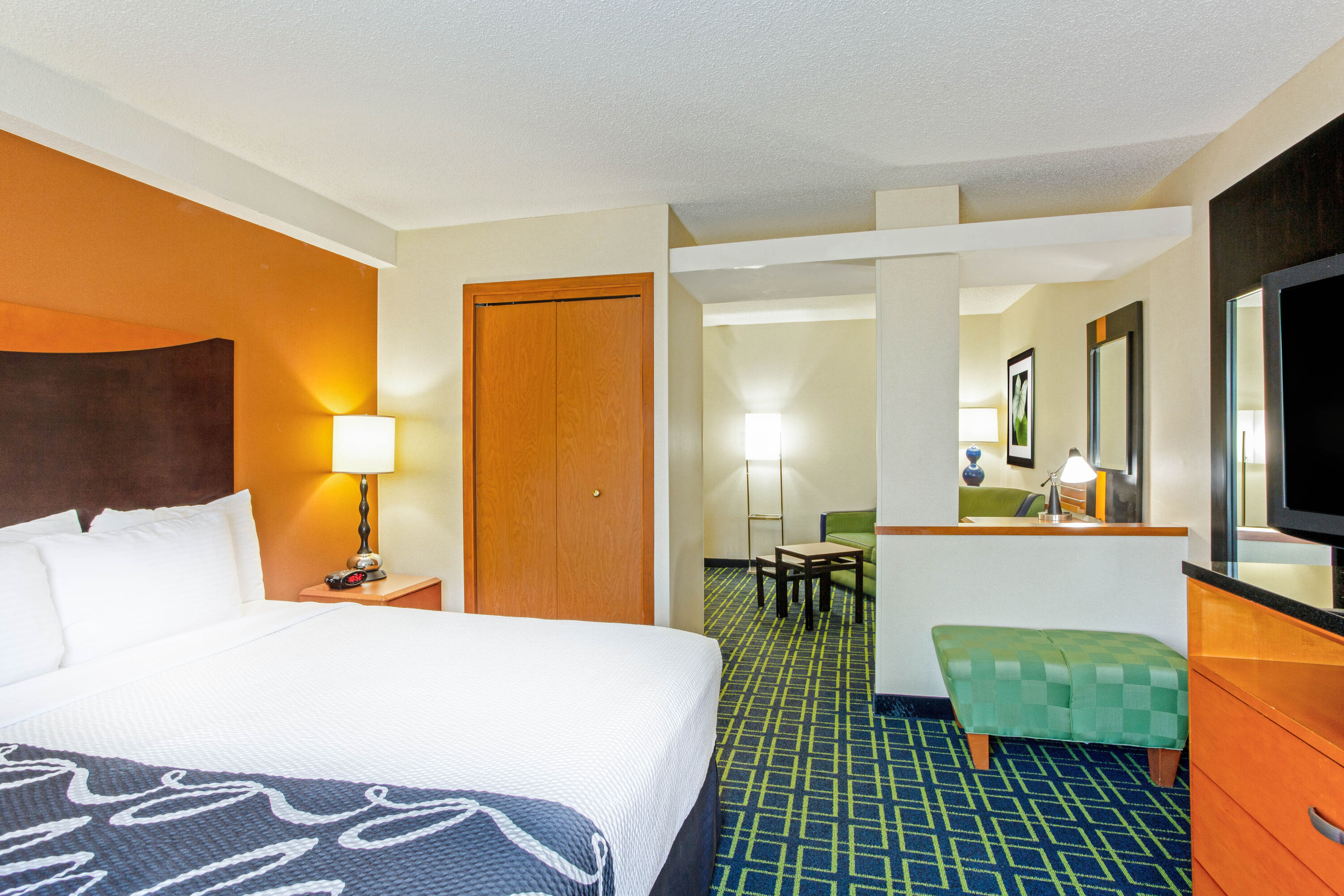 Guest room at the La Quinta Inn & Suites by Wyndham Manassas Battlefield in Manassas, Virginia