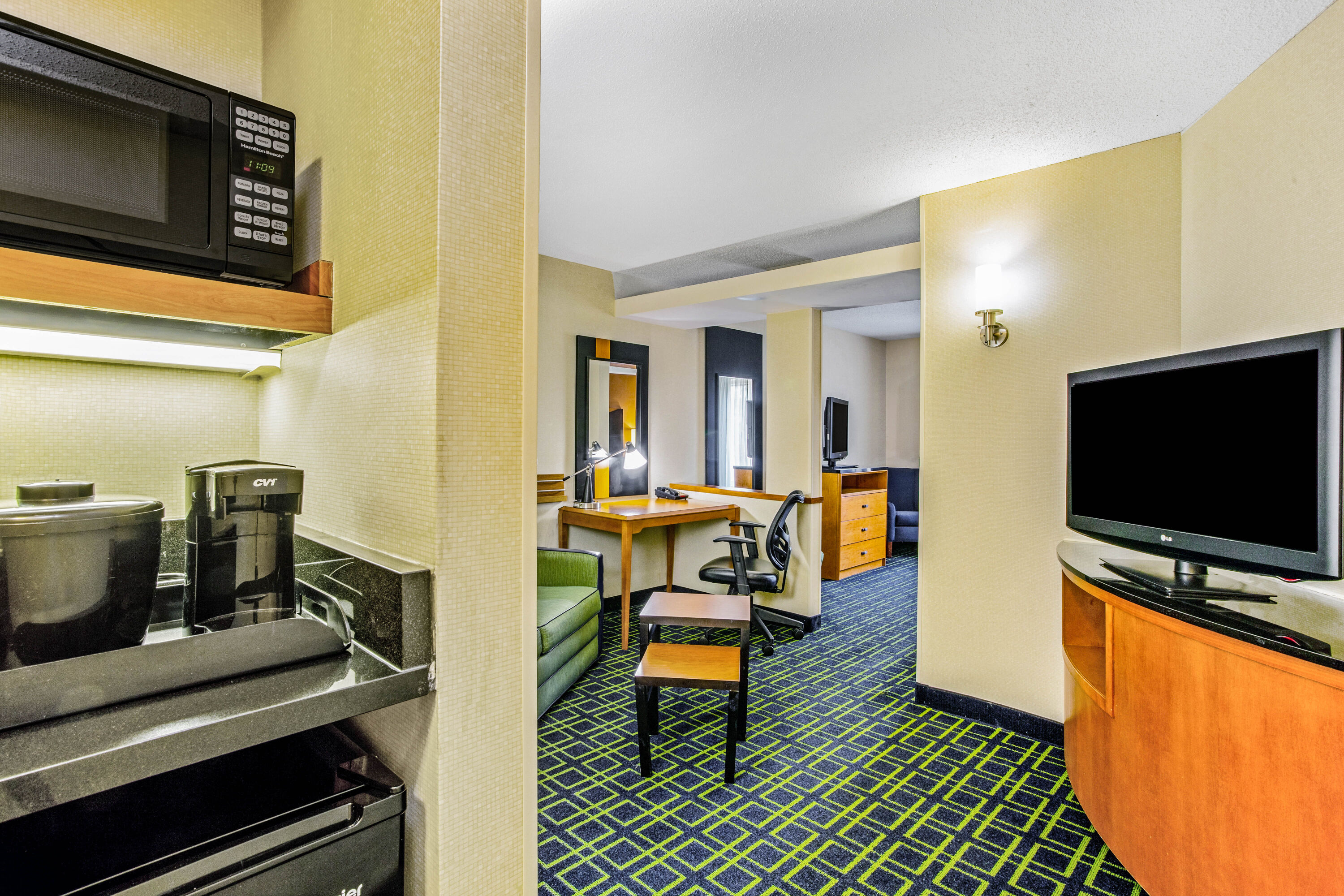 Guest room at the La Quinta Inn & Suites by Wyndham Manassas Battlefield in Manassas, Virginia