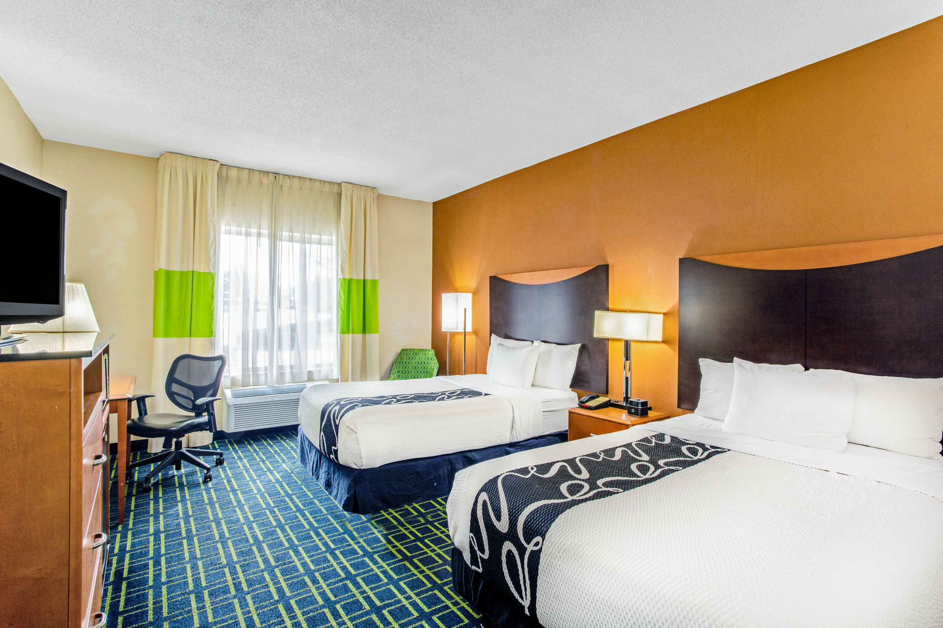 Guest room at the La Quinta Inn & Suites by Wyndham Manassas Battlefield in Manassas, Virginia