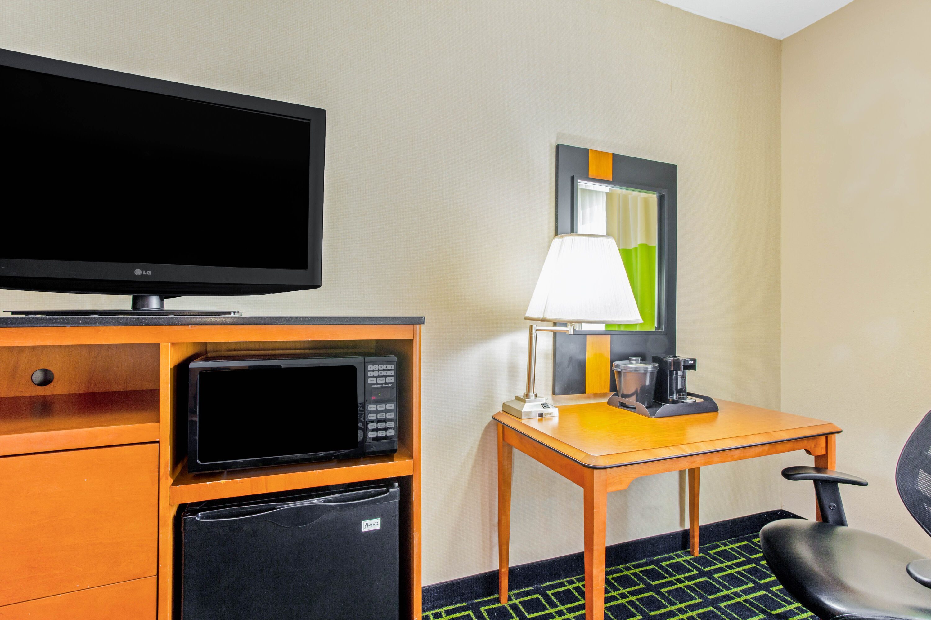 Guest room feature at the La Quinta Inn & Suites by Wyndham Manassas Battlefield in Manassas, Virginia