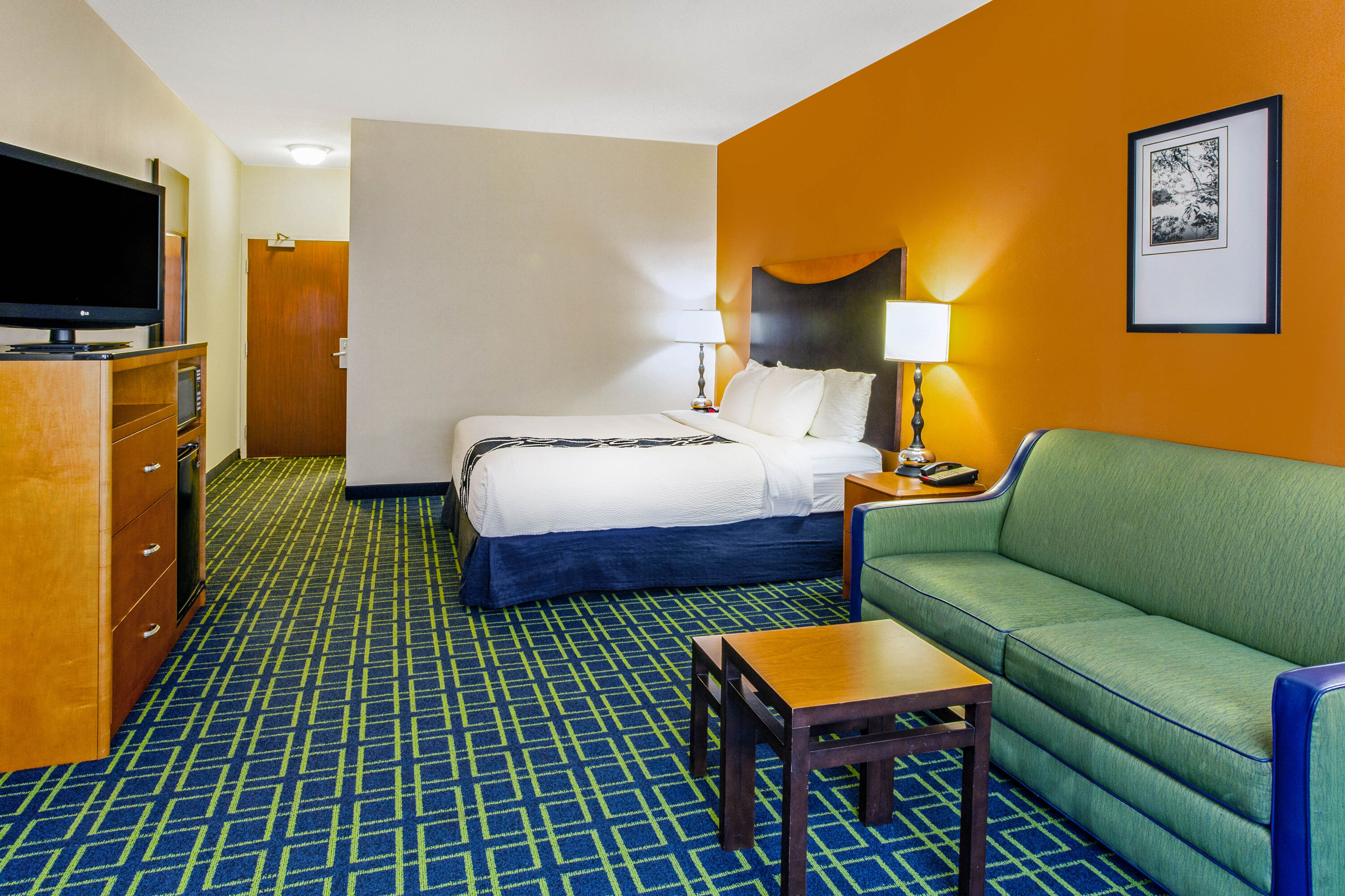 La Quinta Inn & Suites by Wyndham Manassas Battlefield suite in Manassas, Virginia