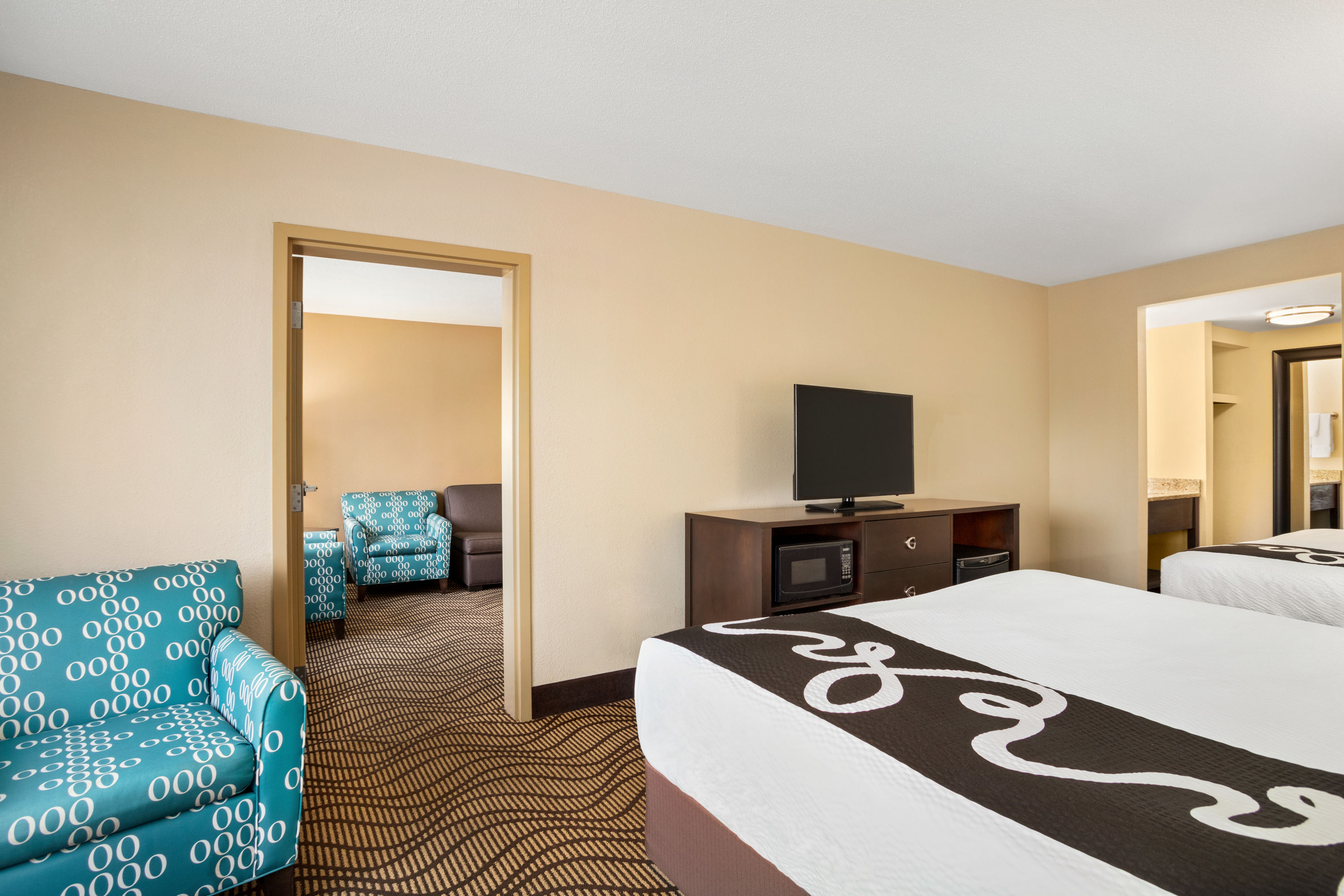 La Quinta Inn & Suites by Wyndham Richmond-Midlothian suite in Midlothian, Virginia