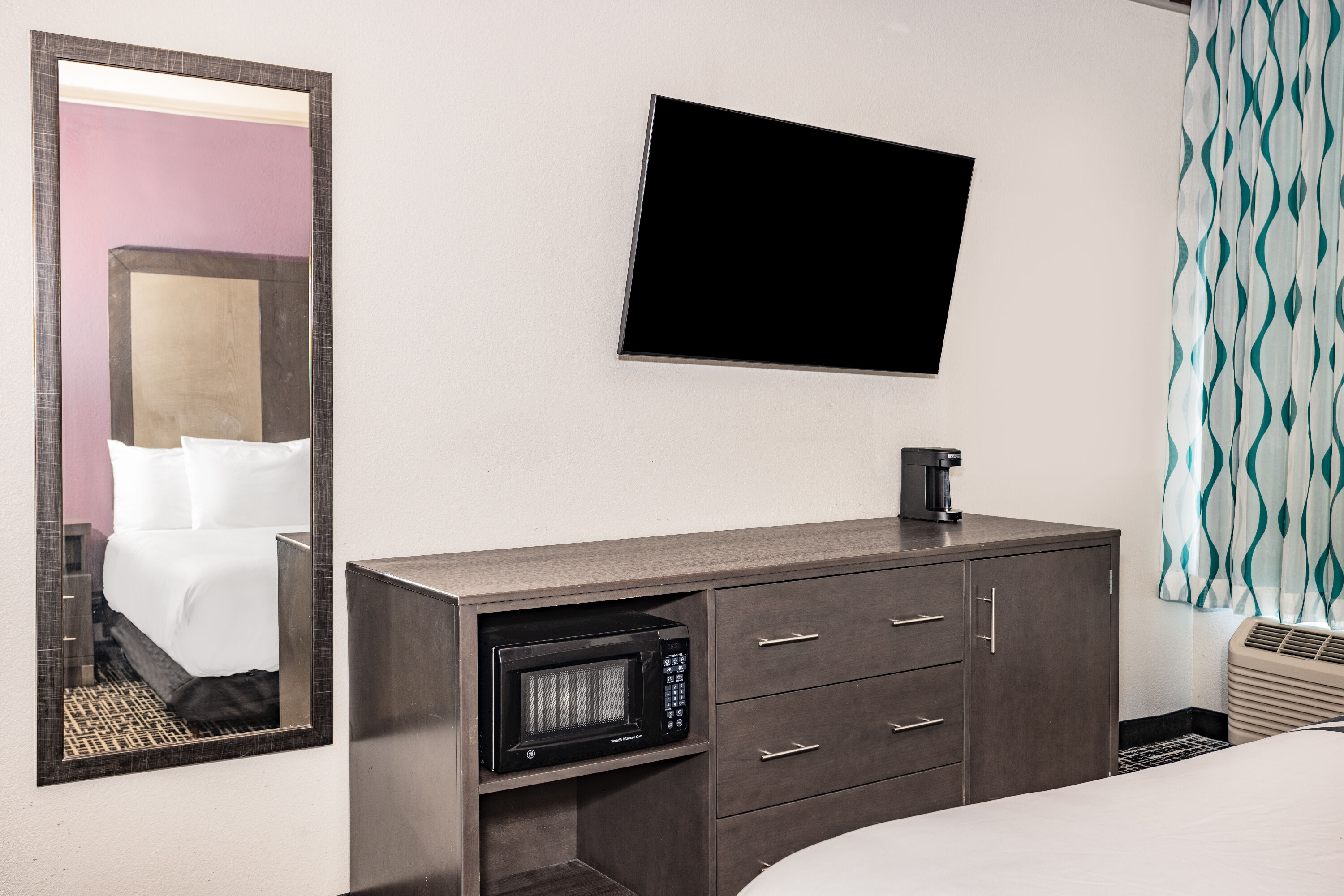 La Quinta Inn & Suites by Wyndham Norfolk suite in Norfolk, Virginia