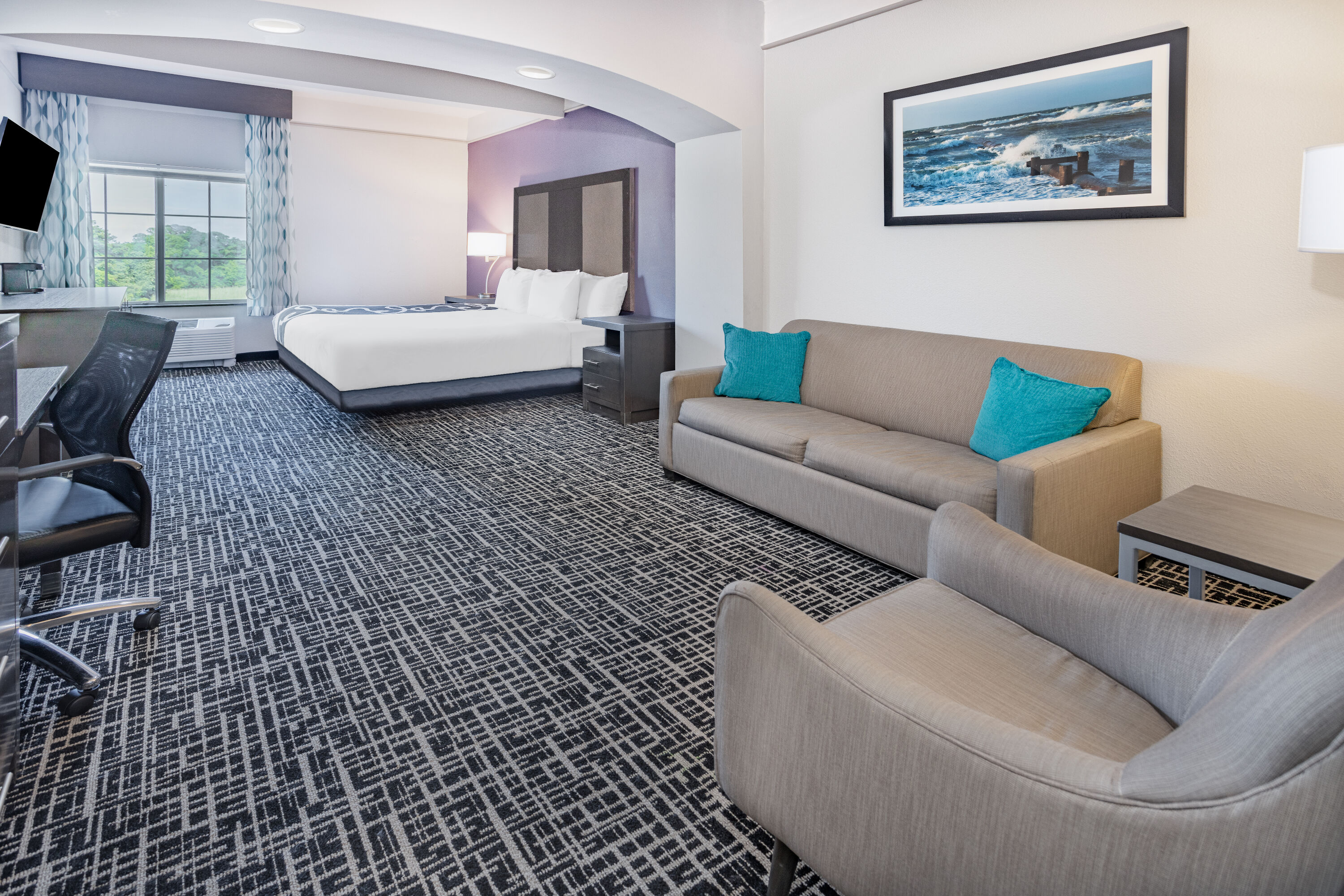 La Quinta Inn & Suites by Wyndham Norfolk suite in Norfolk, Virginia