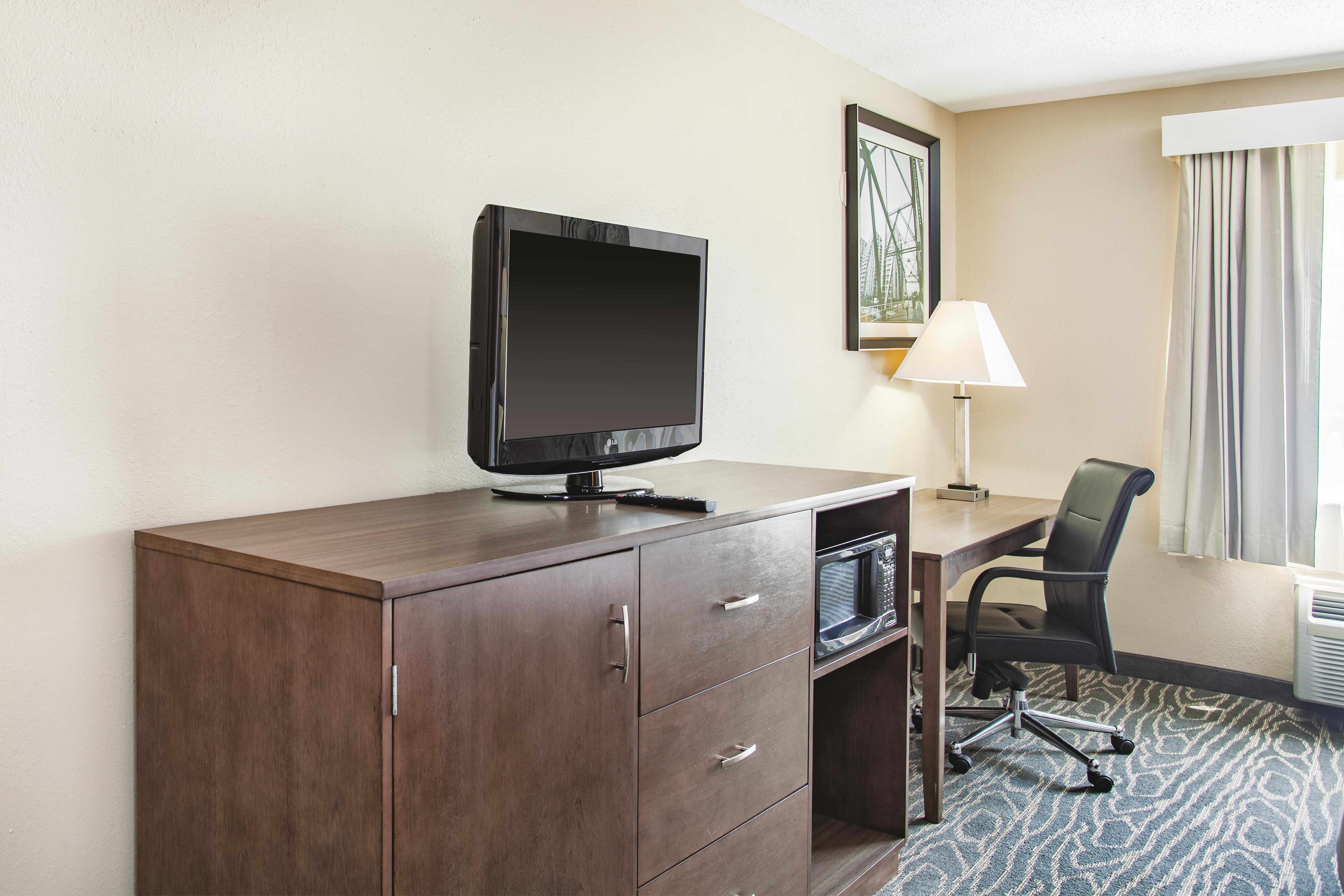 Guest room at the La Quinta Inn by Wyndham Richmond South in Richmond, Virginia