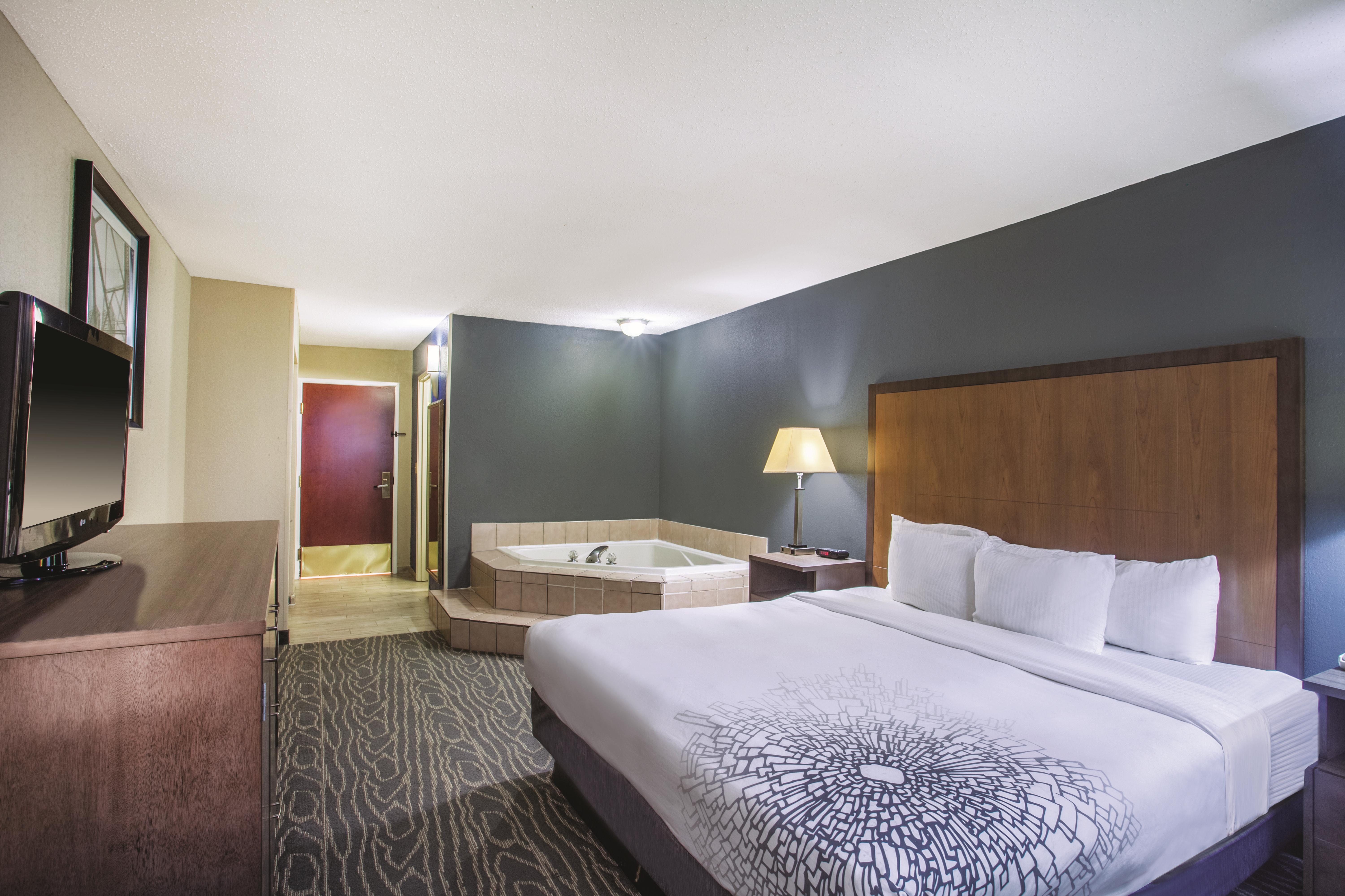 La Quinta Inn by Wyndham Richmond South suite in Richmond, Virginia