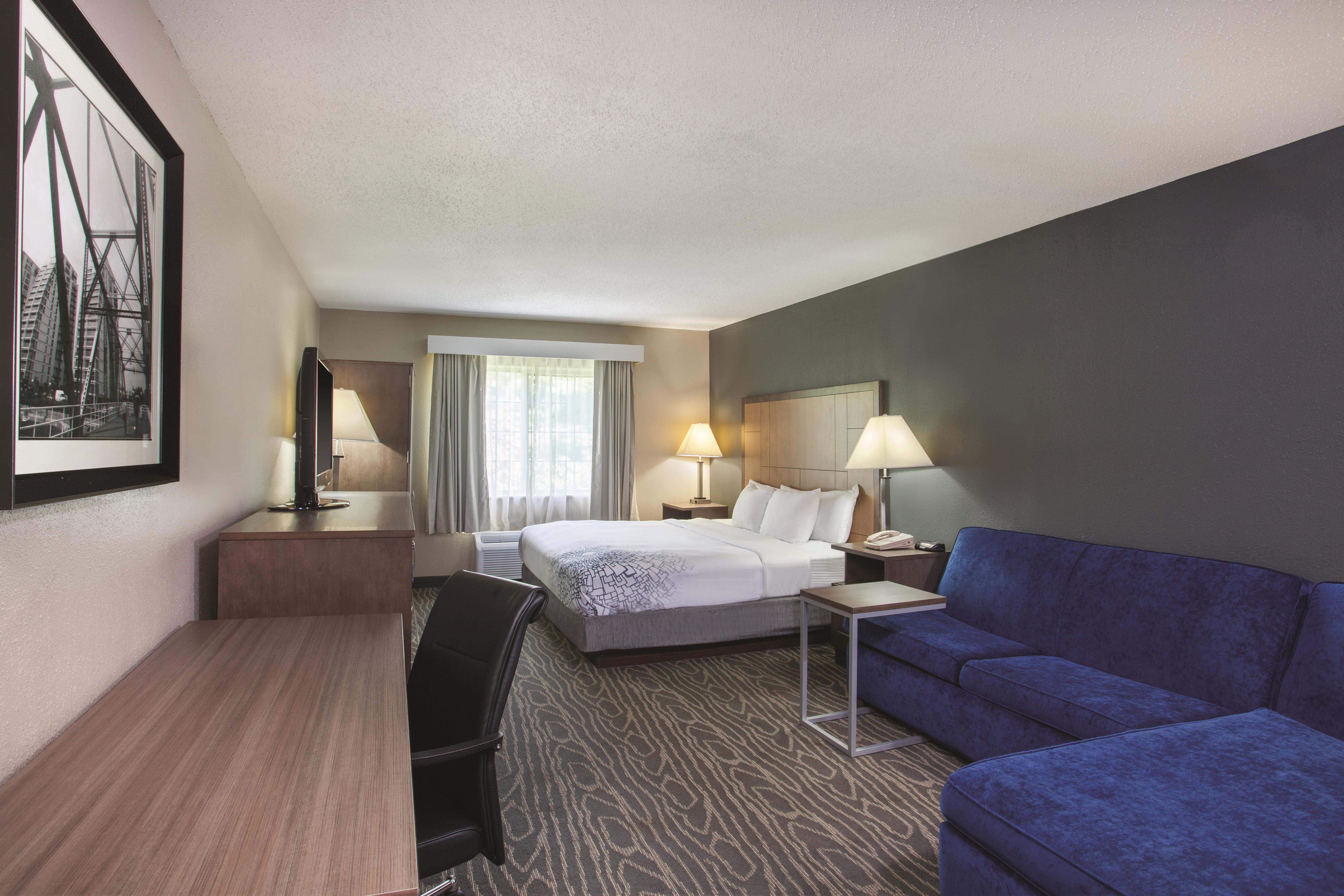 La Quinta Inn by Wyndham Richmond South suite in Richmond, Virginia