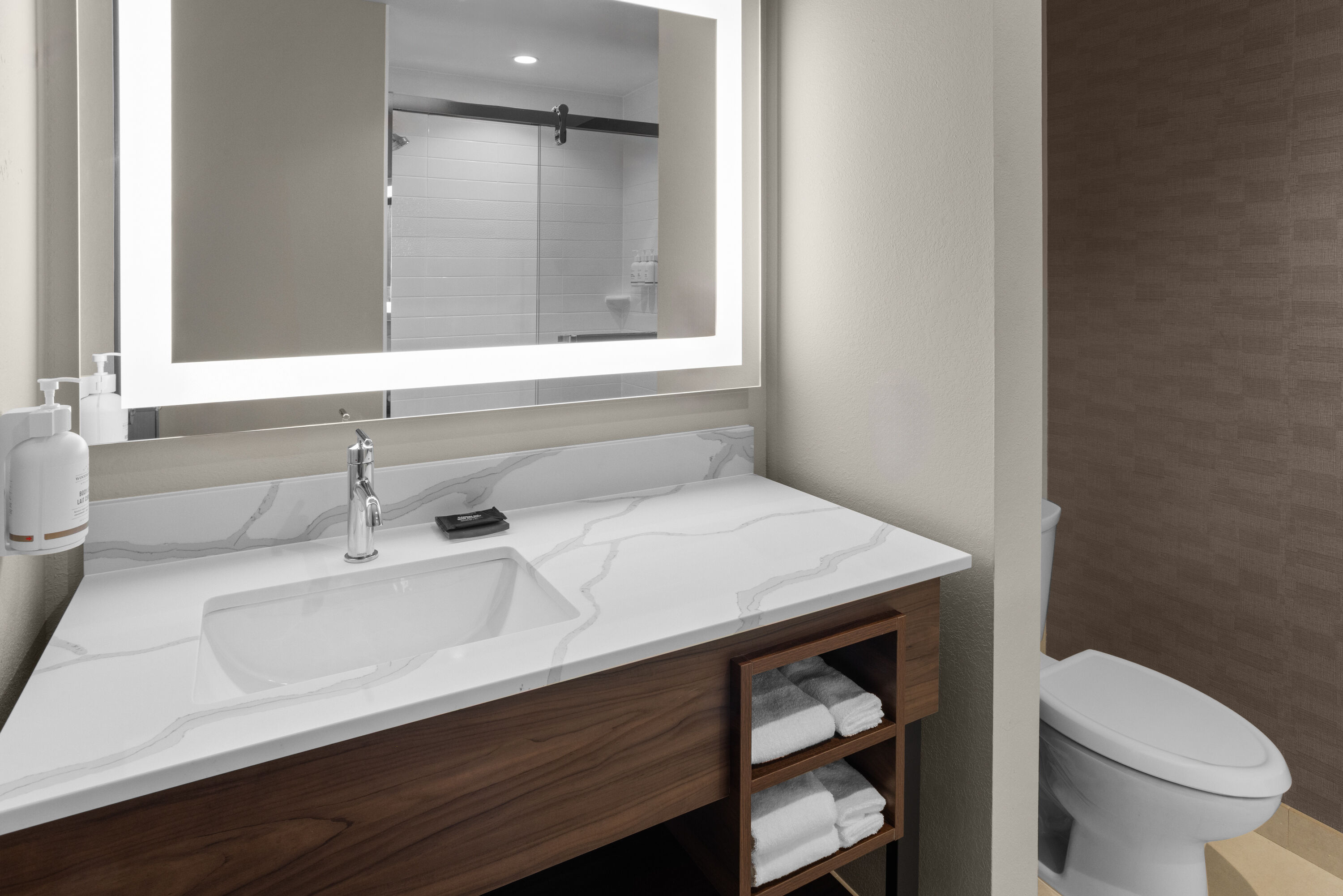 Guest room bath at the La Quinta Inn & Suites by Wyndham Roanoke Hollins/I-81 in Roanoke, Virginia