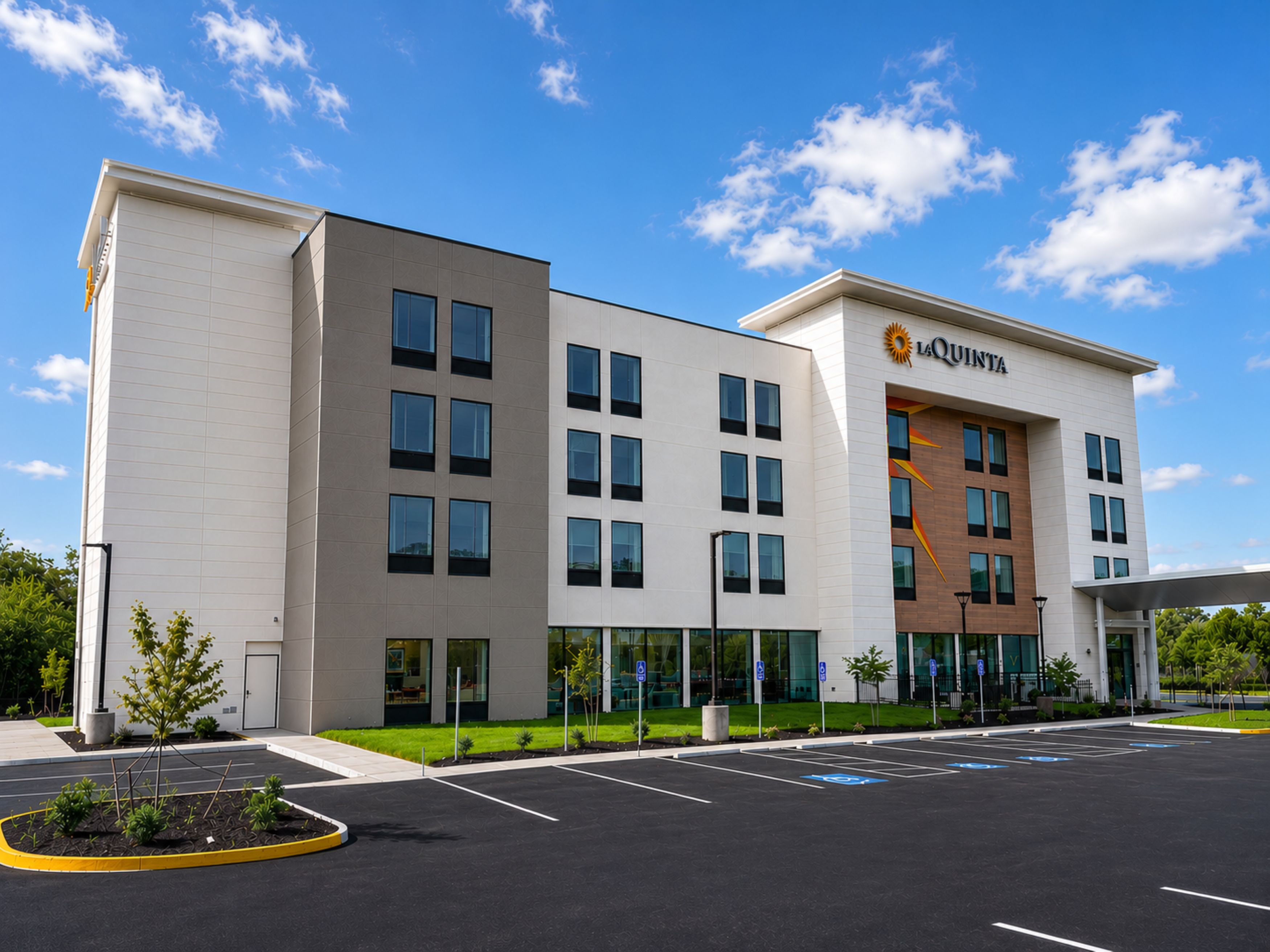 Exterior of La Quinta Inn & Suites by Wyndham Roanoke Hollins/I-81 hotel in Roanoke, Virginia