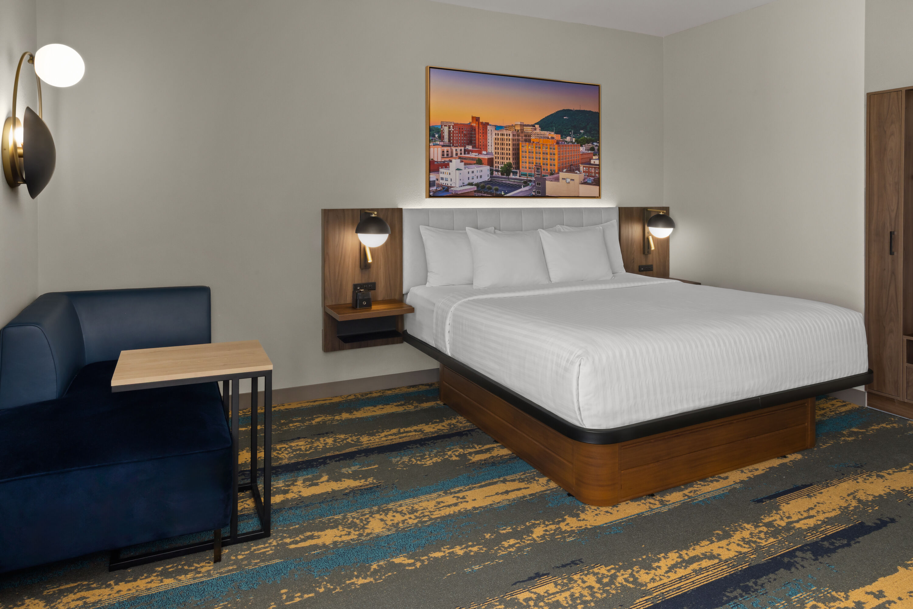 La Quinta Inn & Suites by Wyndham Roanoke Hollins/I-81 suite in Roanoke, Virginia