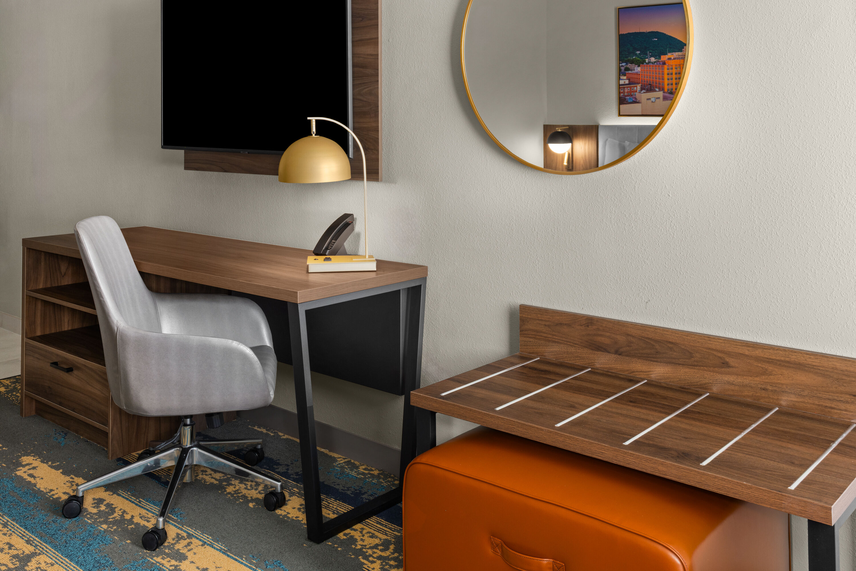 La Quinta Inn & Suites by Wyndham Roanoke Hollins/I-81 suite in Roanoke, Virginia