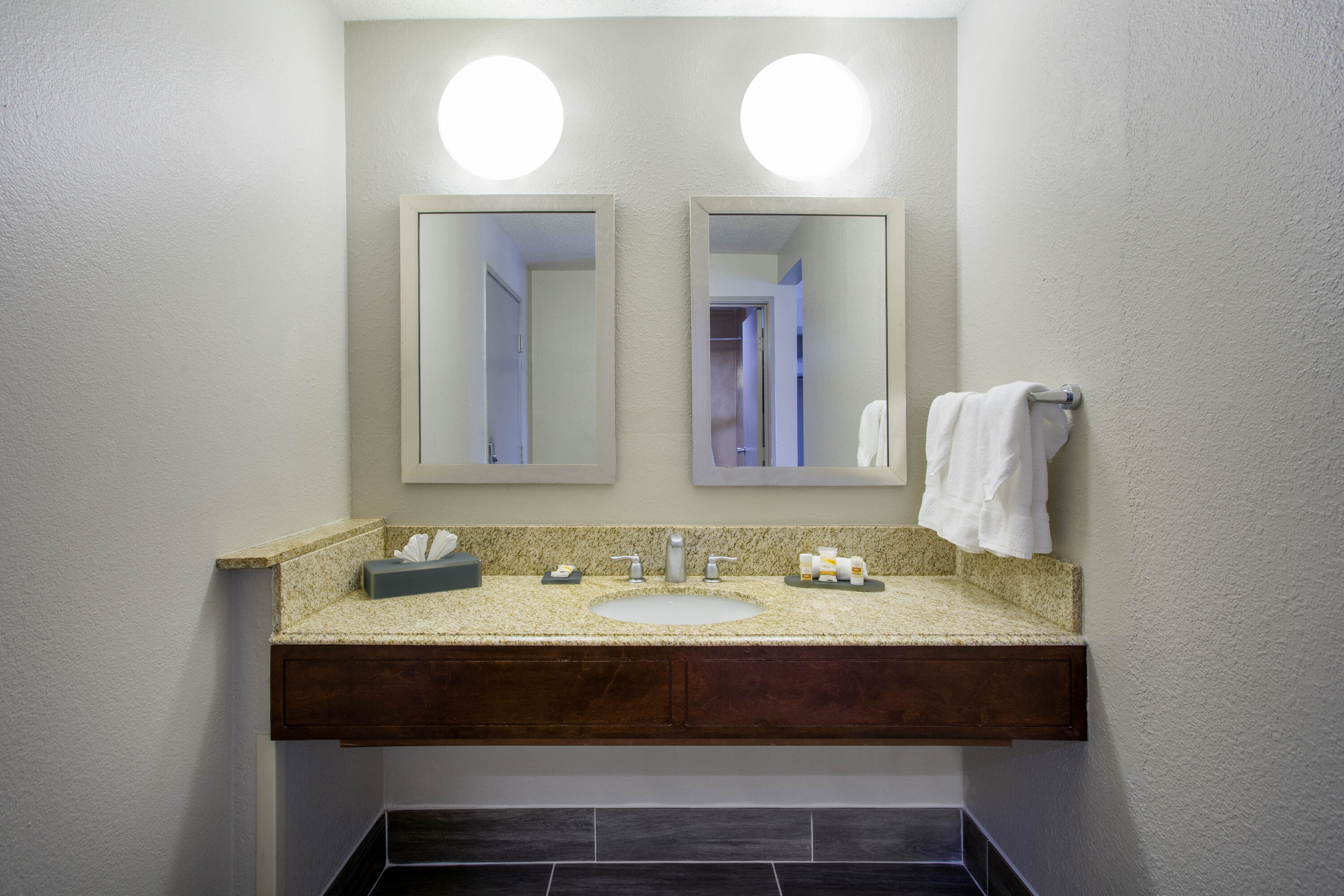 Guest room bath at the La Quinta Inn & Suites by Wyndham Roanoke Salem in Salem, Virginia