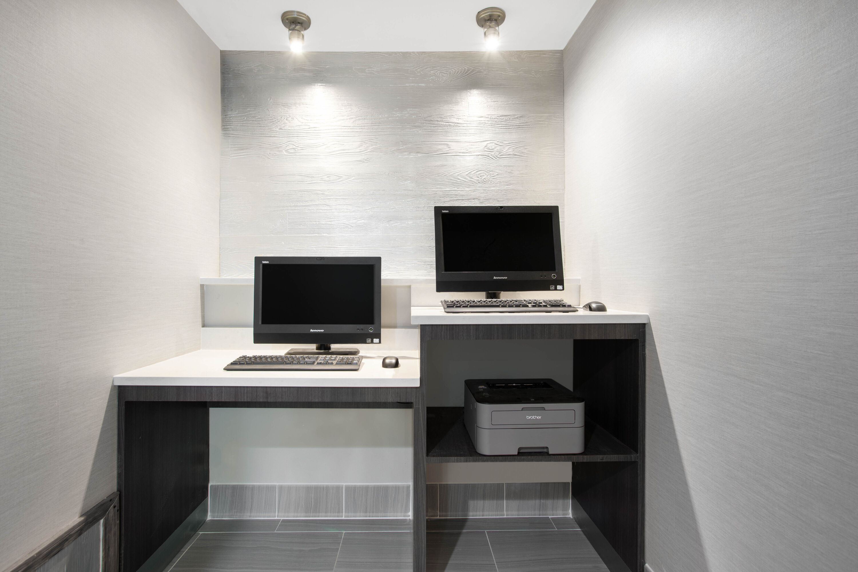 La Quinta Inn & Suites by Wyndham Roanoke Salem business center in Salem, Virginia