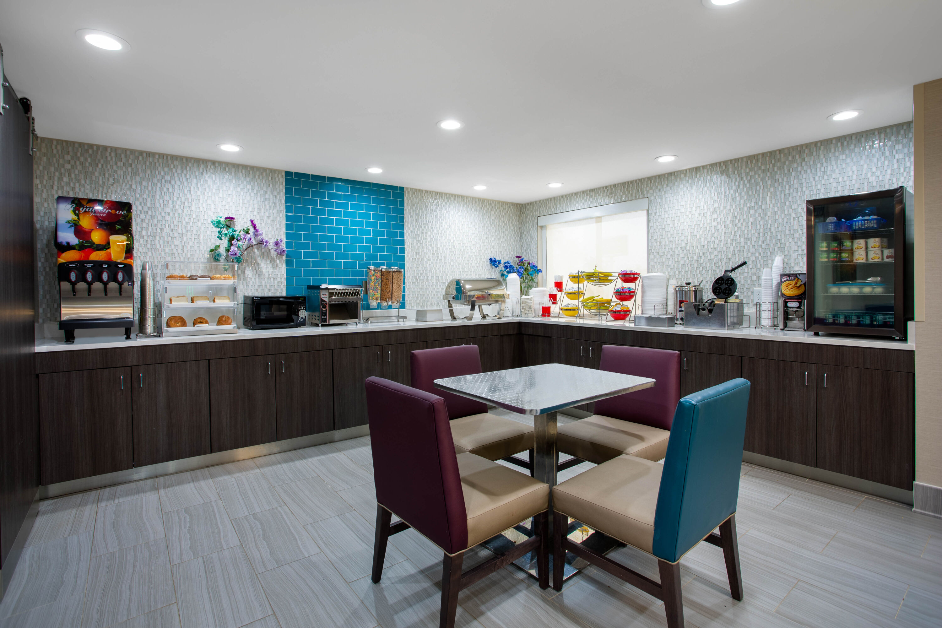 Free breakfast at La Quinta Inn & Suites by Wyndham Roanoke Salem in Salem, Virginia