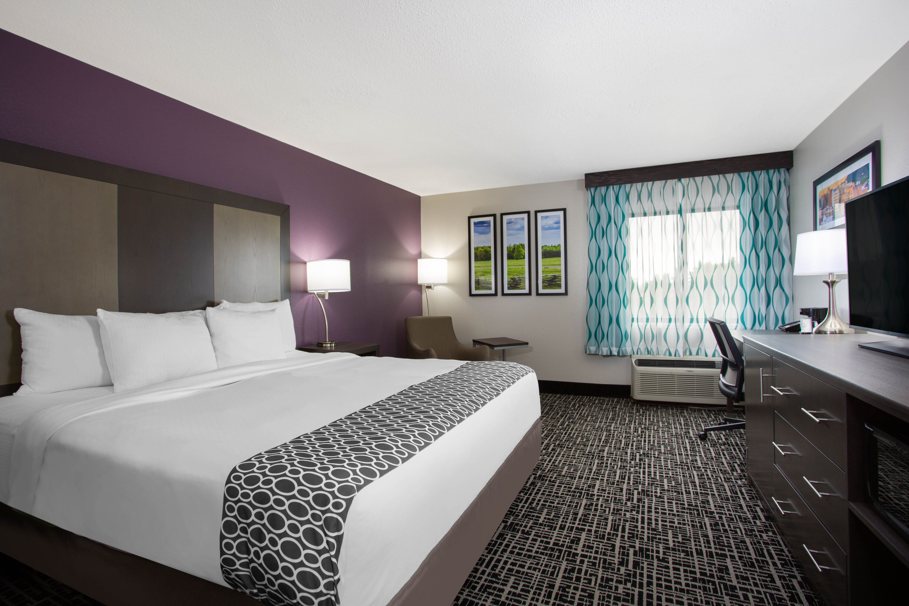 Guest room at the La Quinta Inn & Suites by Wyndham Roanoke Salem in Salem, Virginia