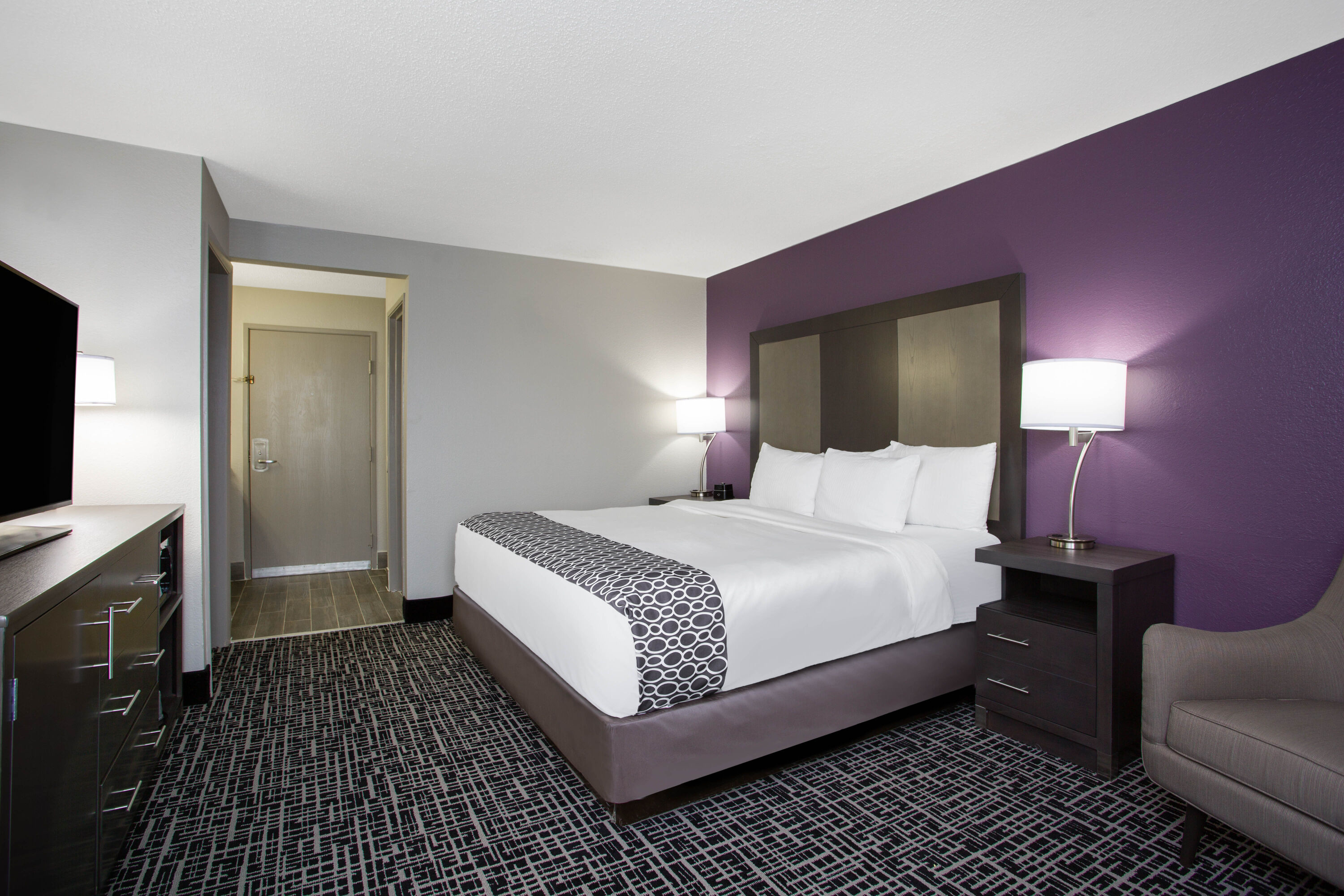 Guest room at the La Quinta Inn & Suites by Wyndham Roanoke Salem in Salem, Virginia