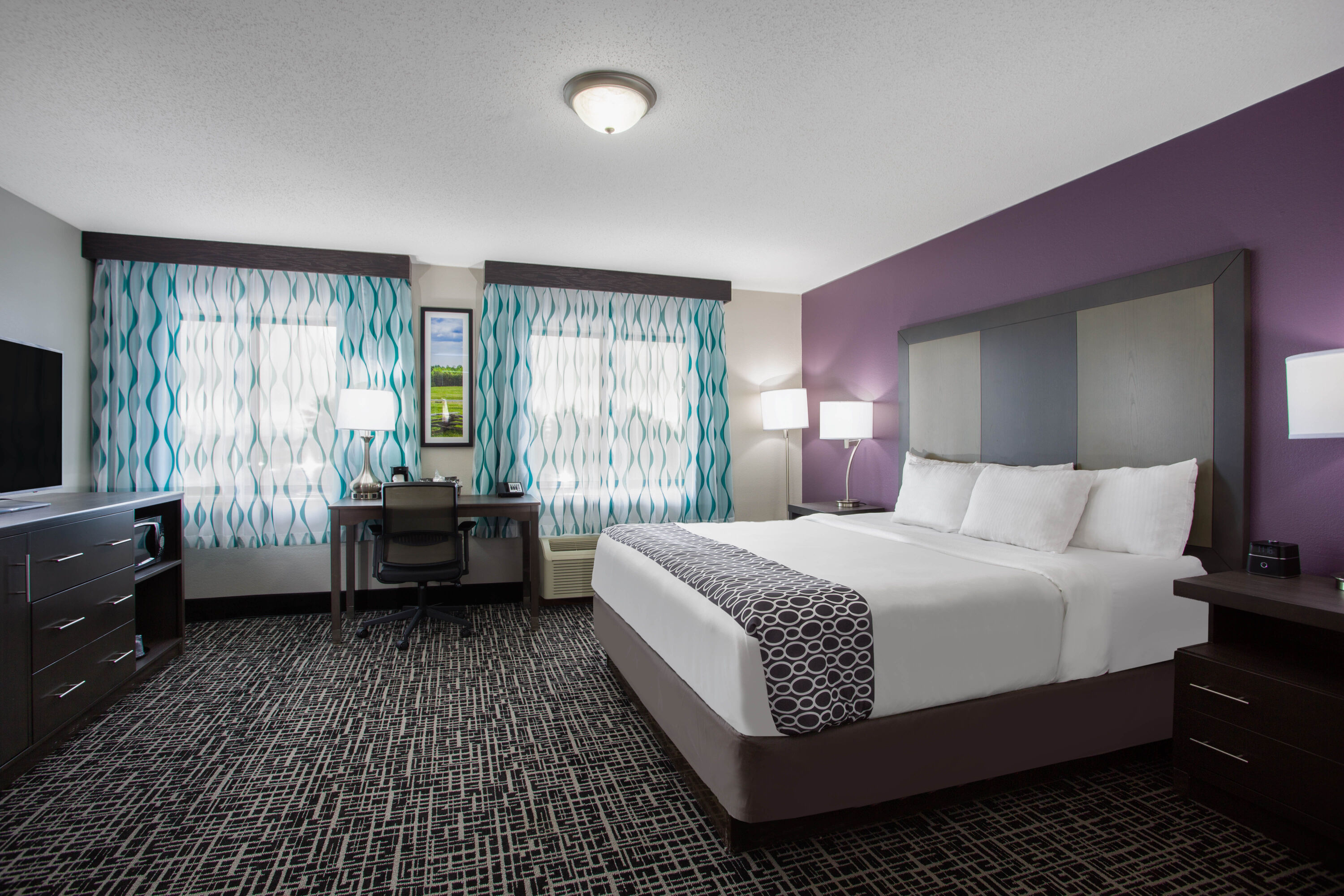 La Quinta Inn & Suites by Wyndham Roanoke Salem suite in Salem, Virginia